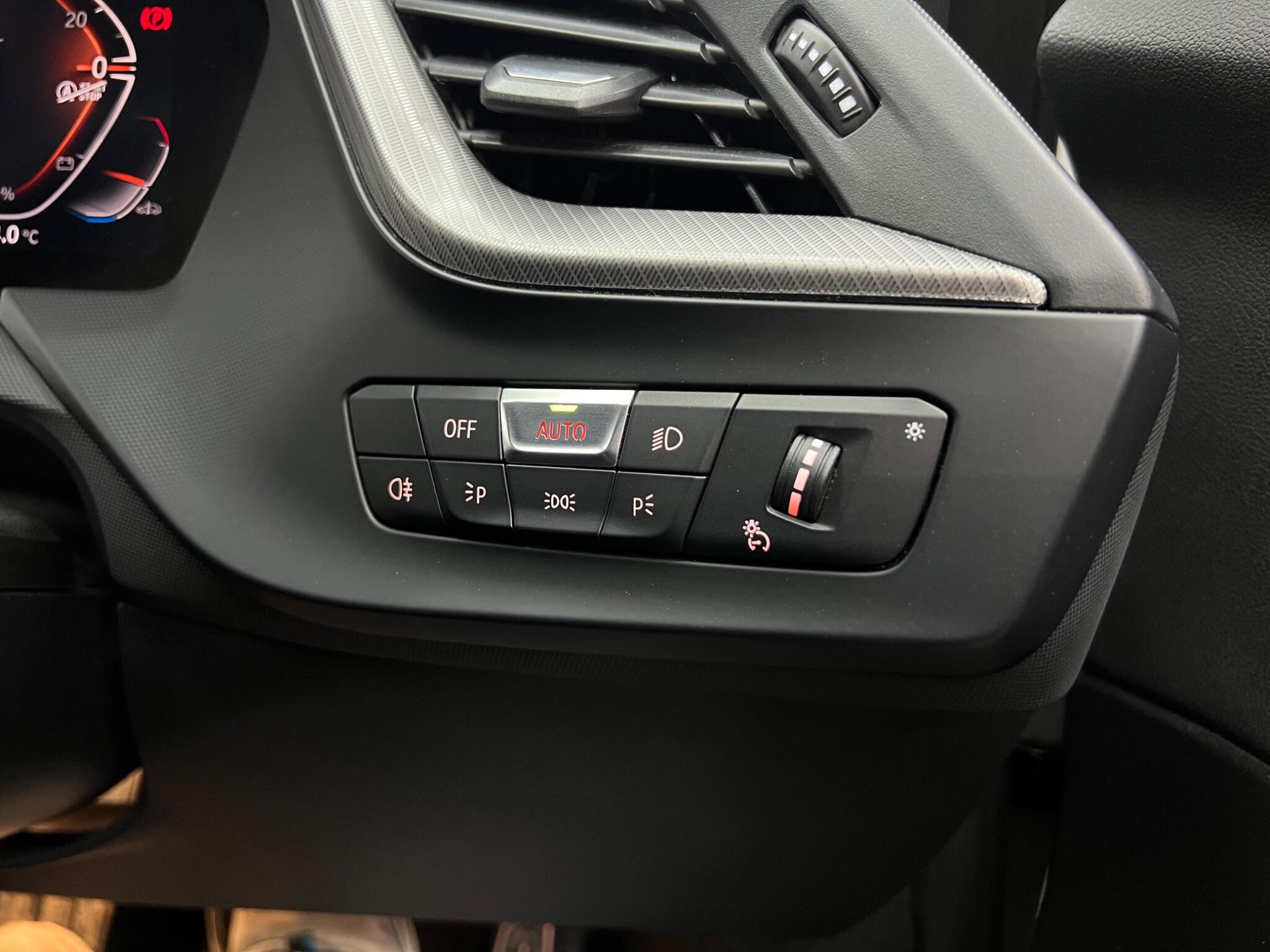BMW 1 Series view 24