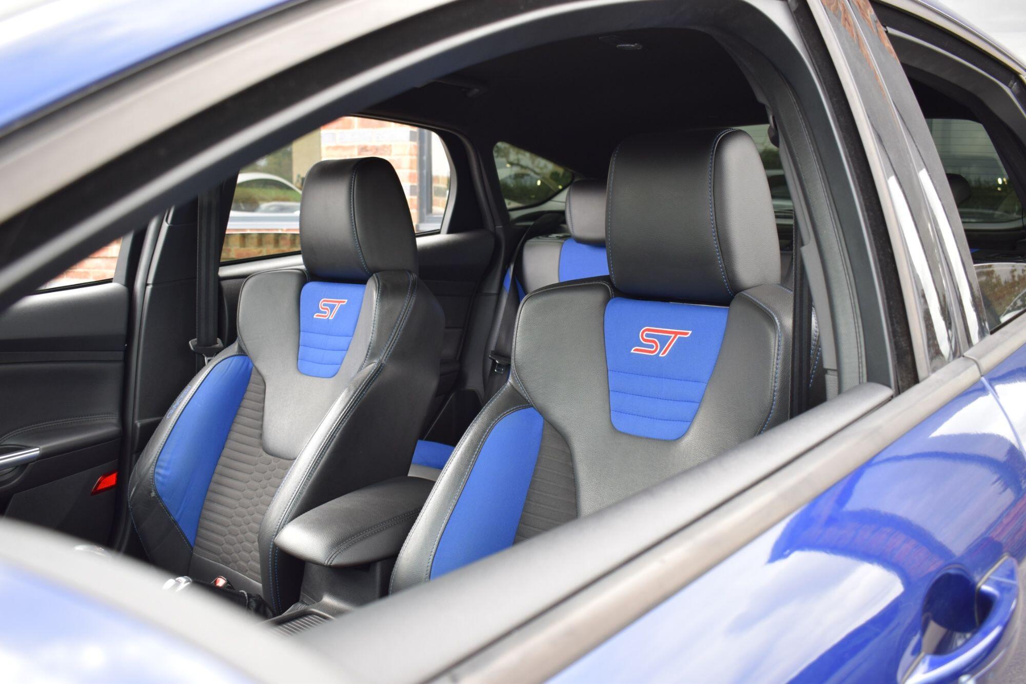 Ford Focus view 31