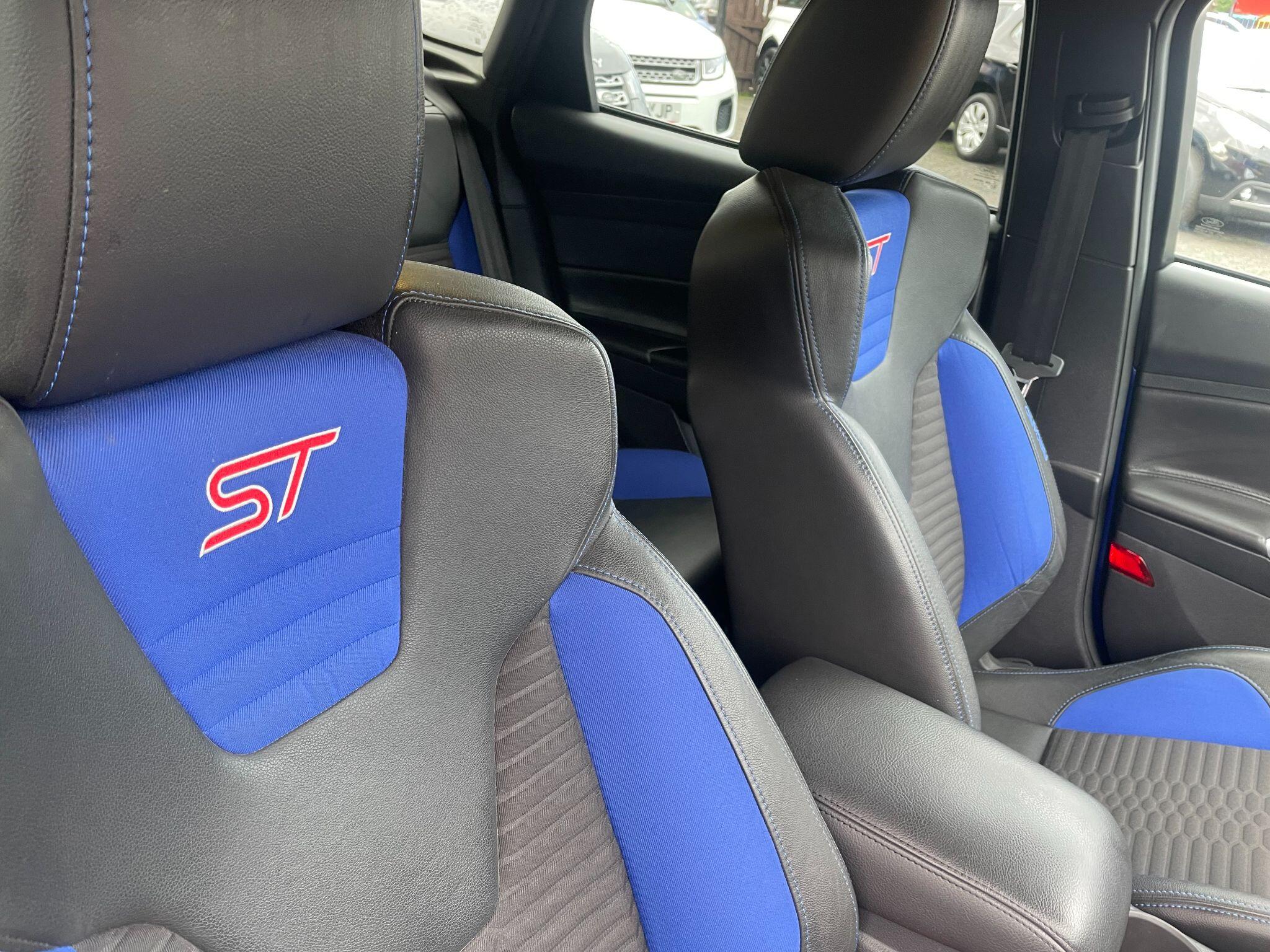 Ford Focus view 16
