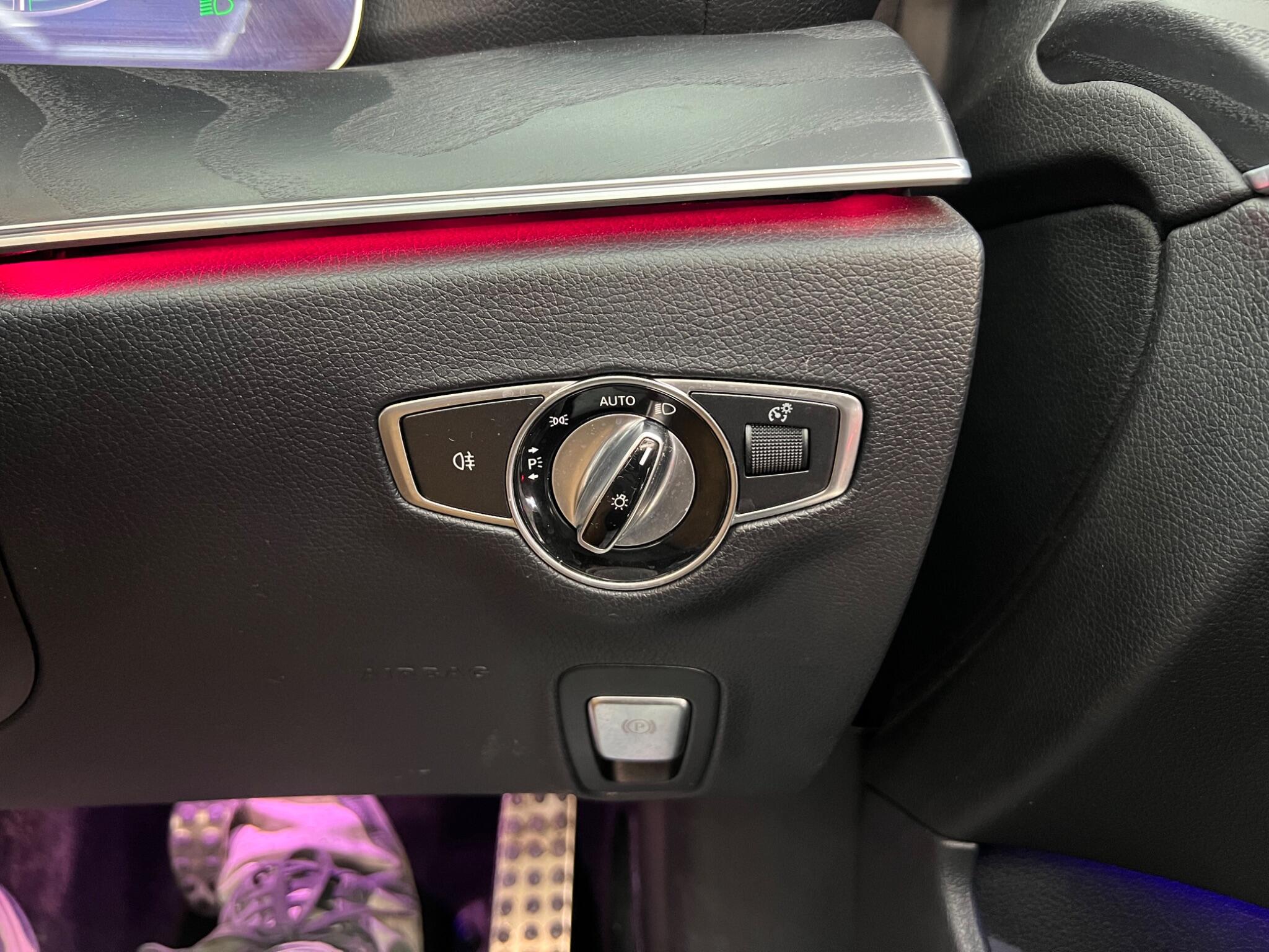 Mercedes-Benz E Class view 27