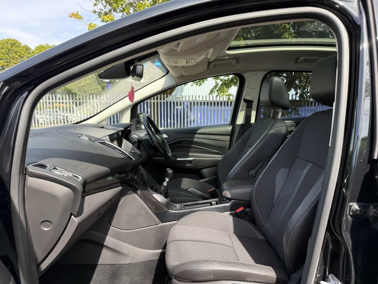 Ford C-Max view 12