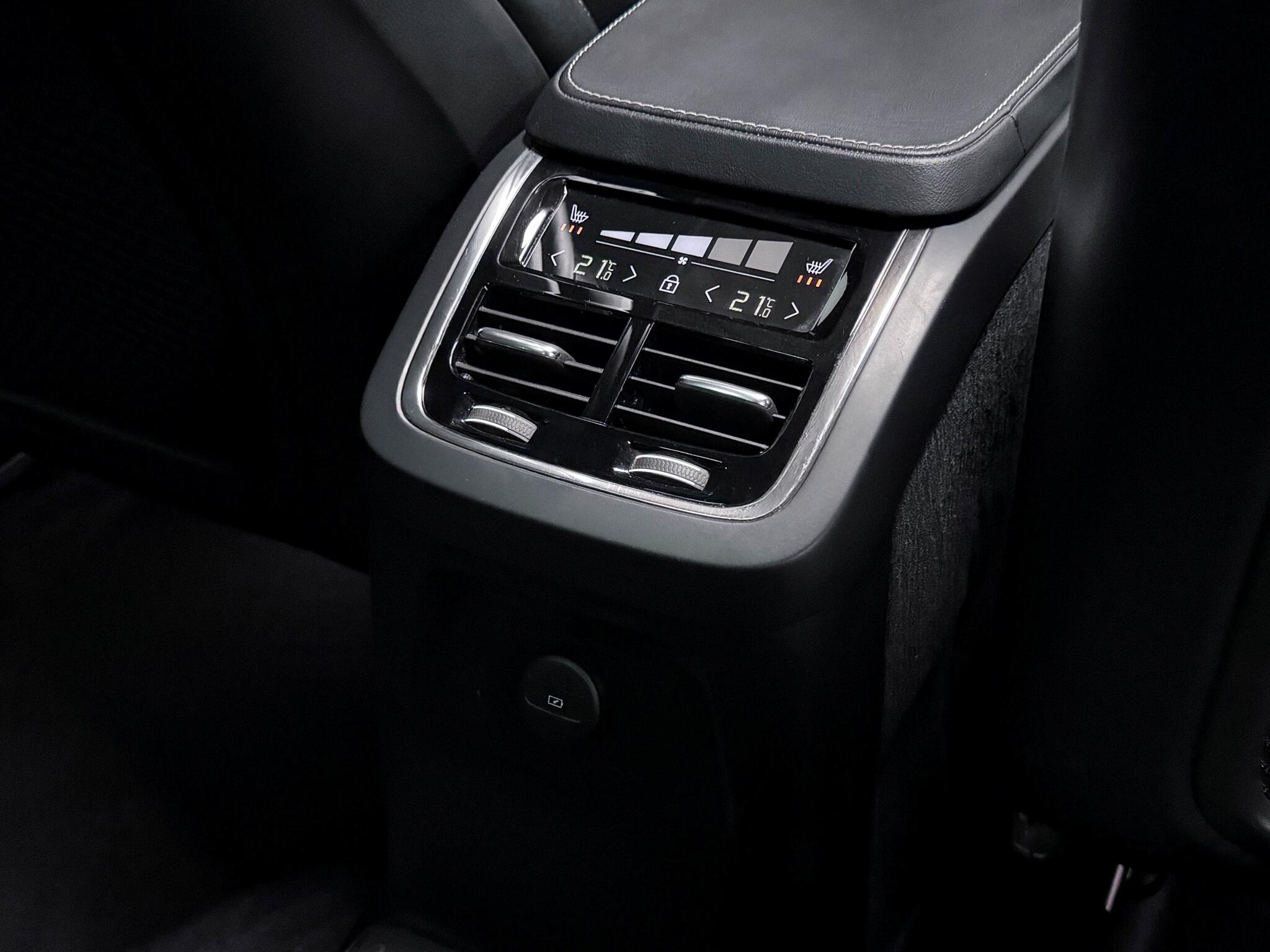 Volvo XC90 view 14