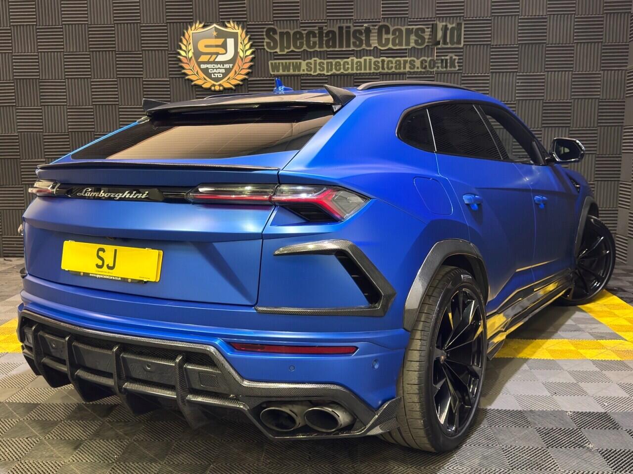 Lamborghini Urus view 32