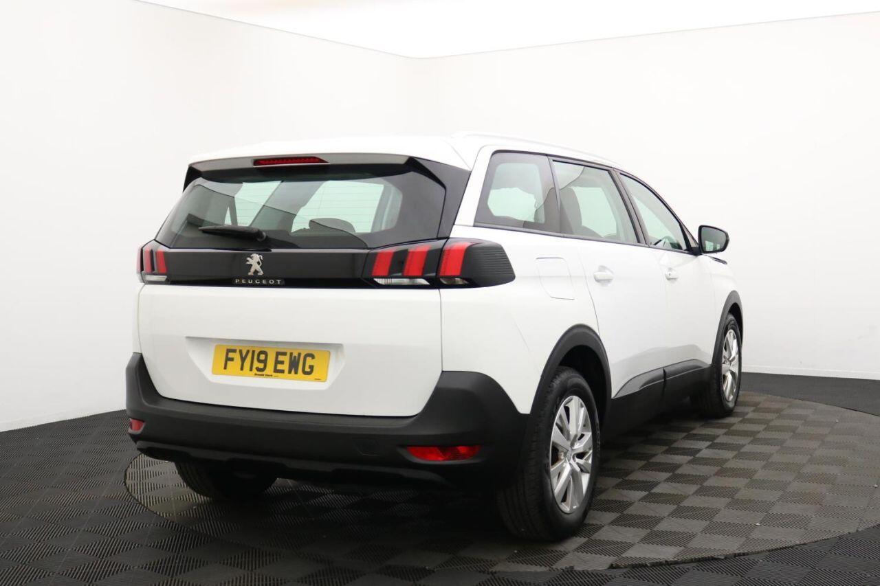 Peugeot 5008 view 5