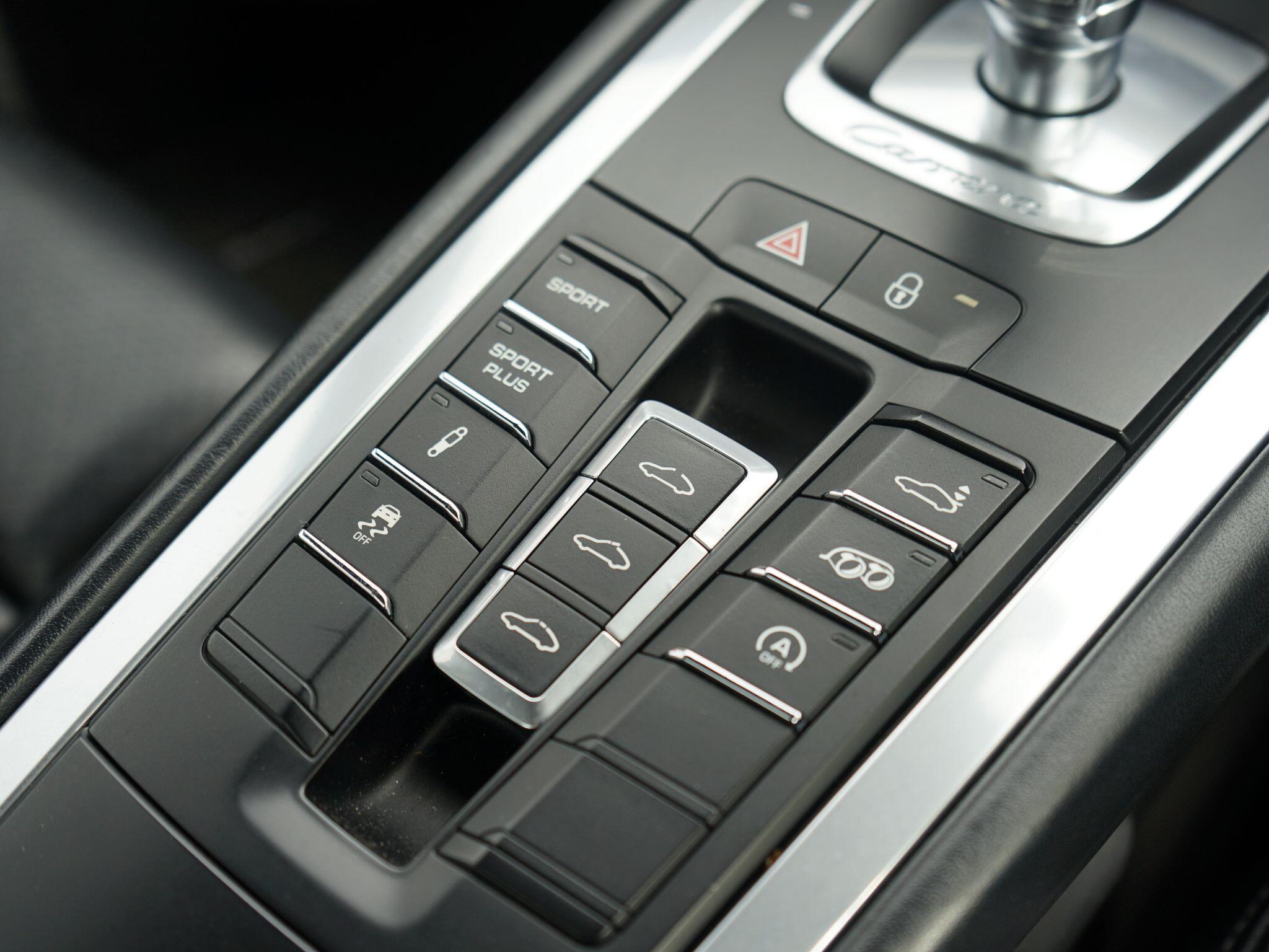 Porsche 911 view 35