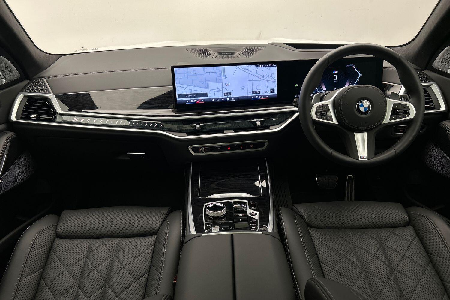BMW X7 view 5