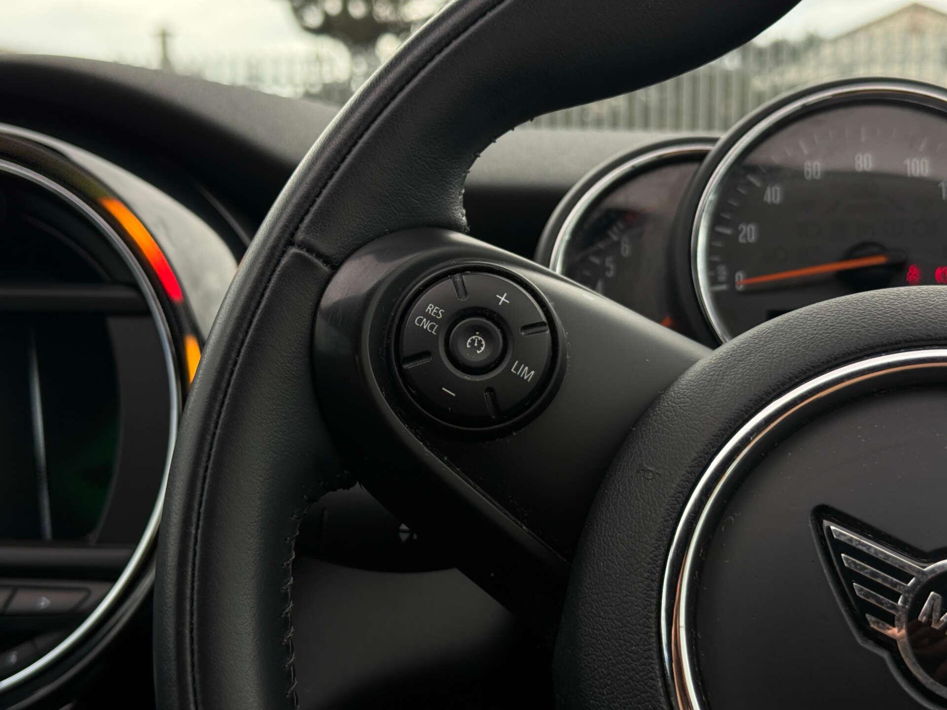 Mini Convertible view 41