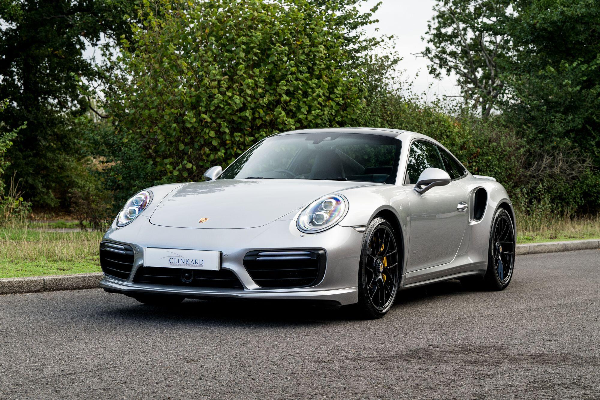 Porsche 911 view 3