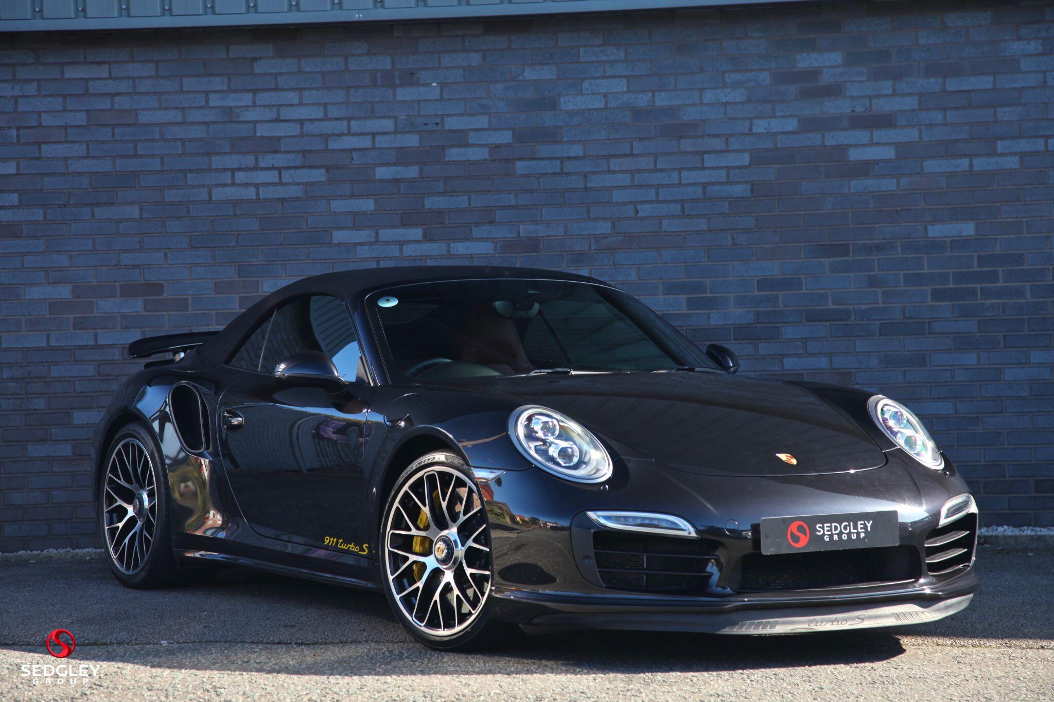 Porsche 911 view 4