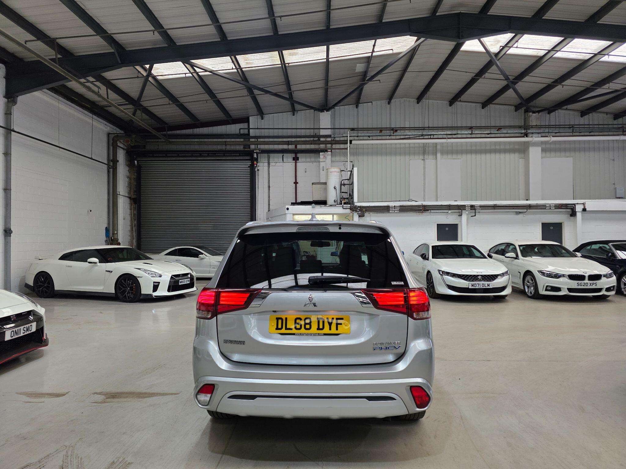 Mitsubishi Outlander view 4