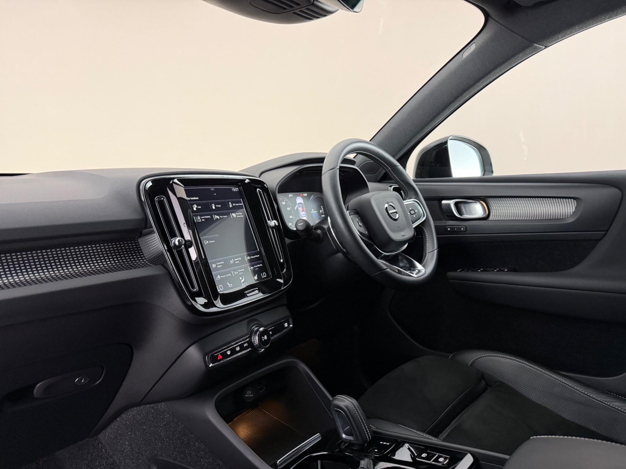 Volvo XC40 view 4