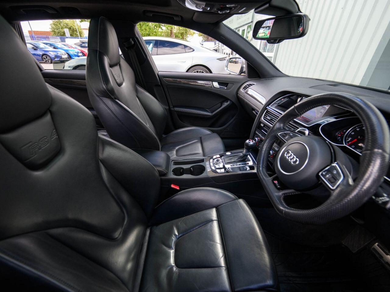 Audi RS4 view 34