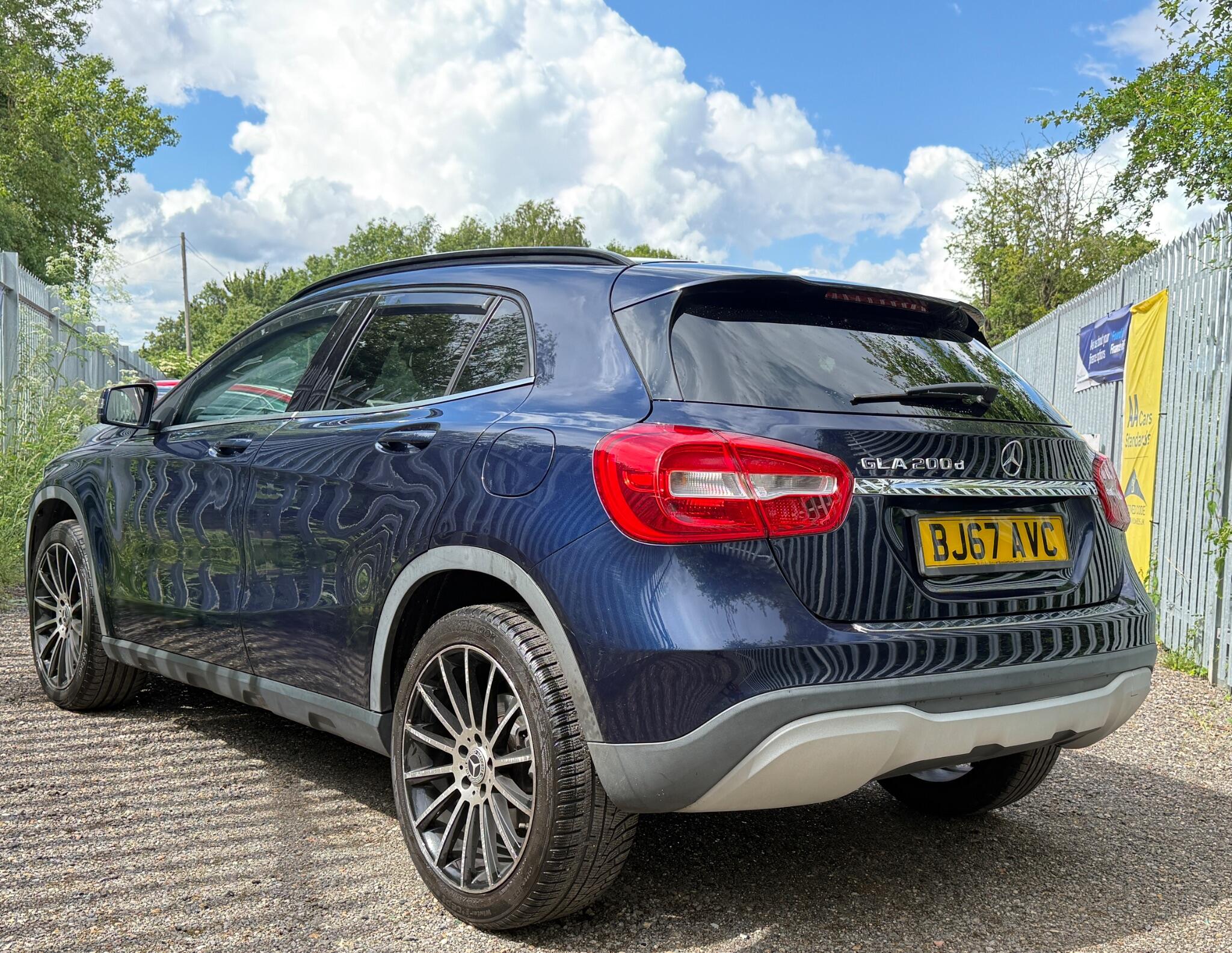 2017 Mercedes-Benz GLA image 3