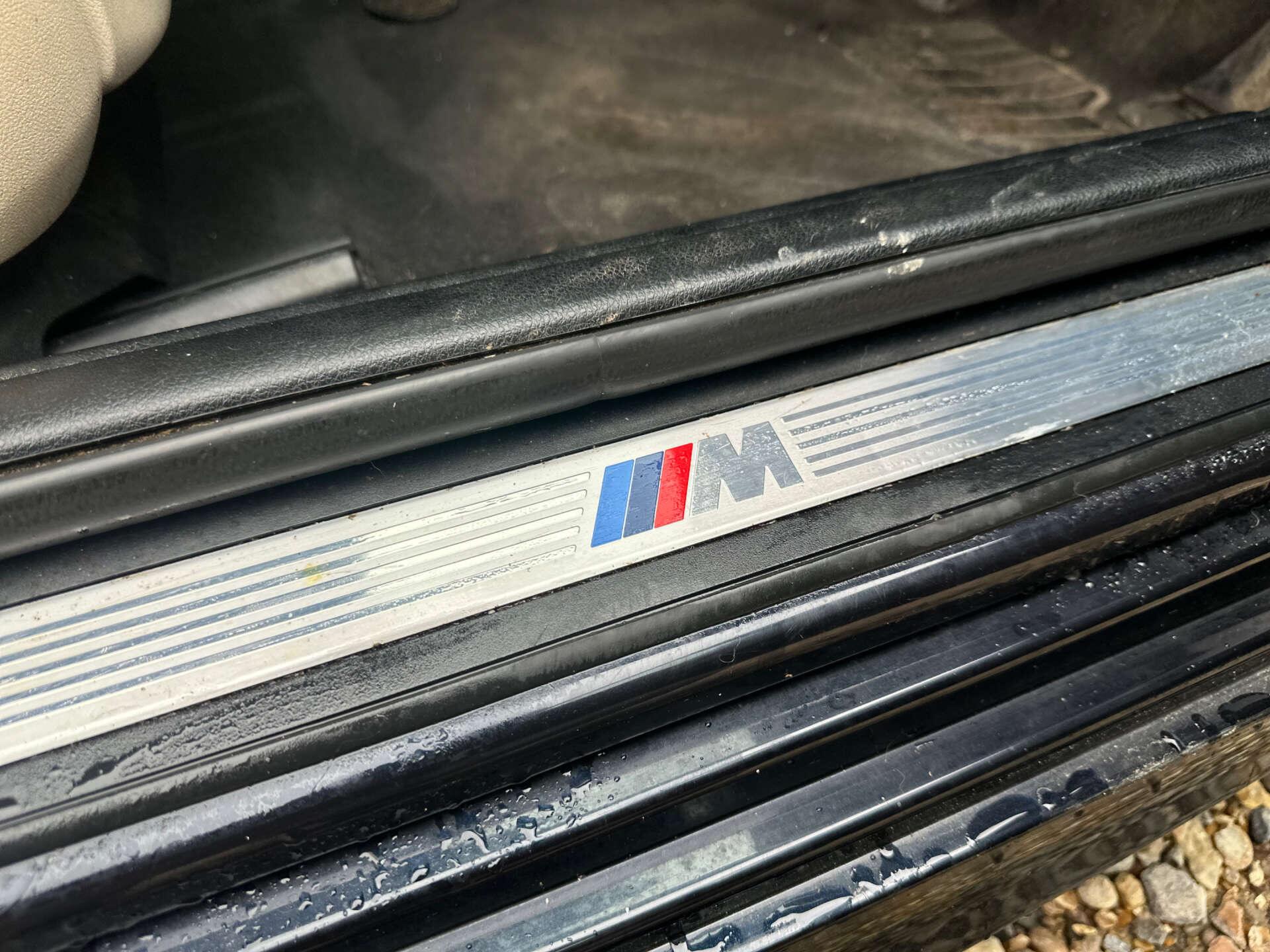BMW 5 Series view 36