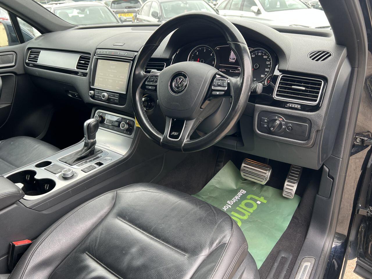 Volkswagen Touareg view 16