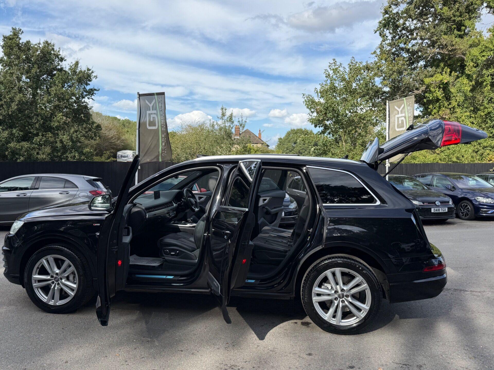 Audi Q7 view 21