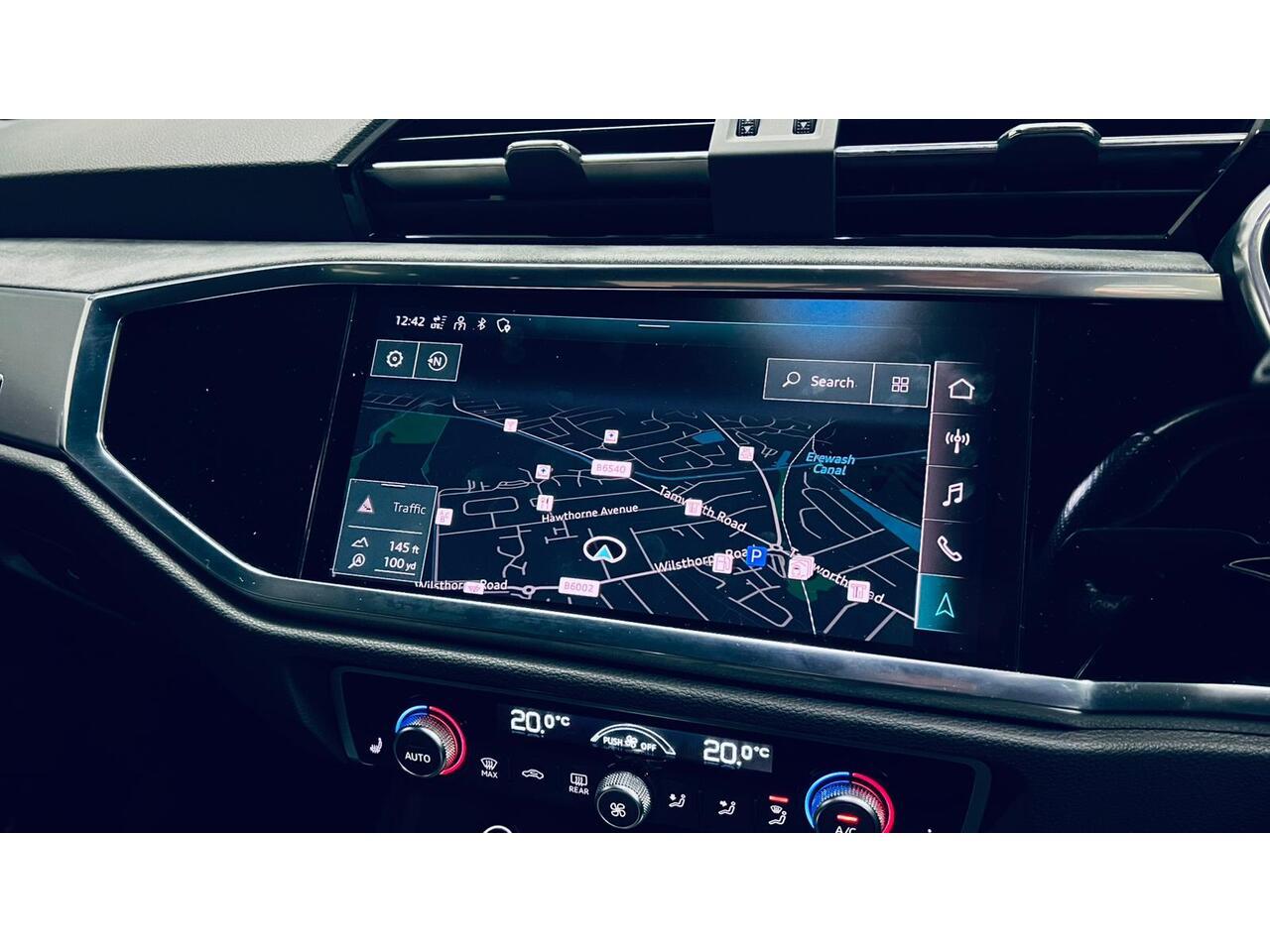 Audi Q3 view 20