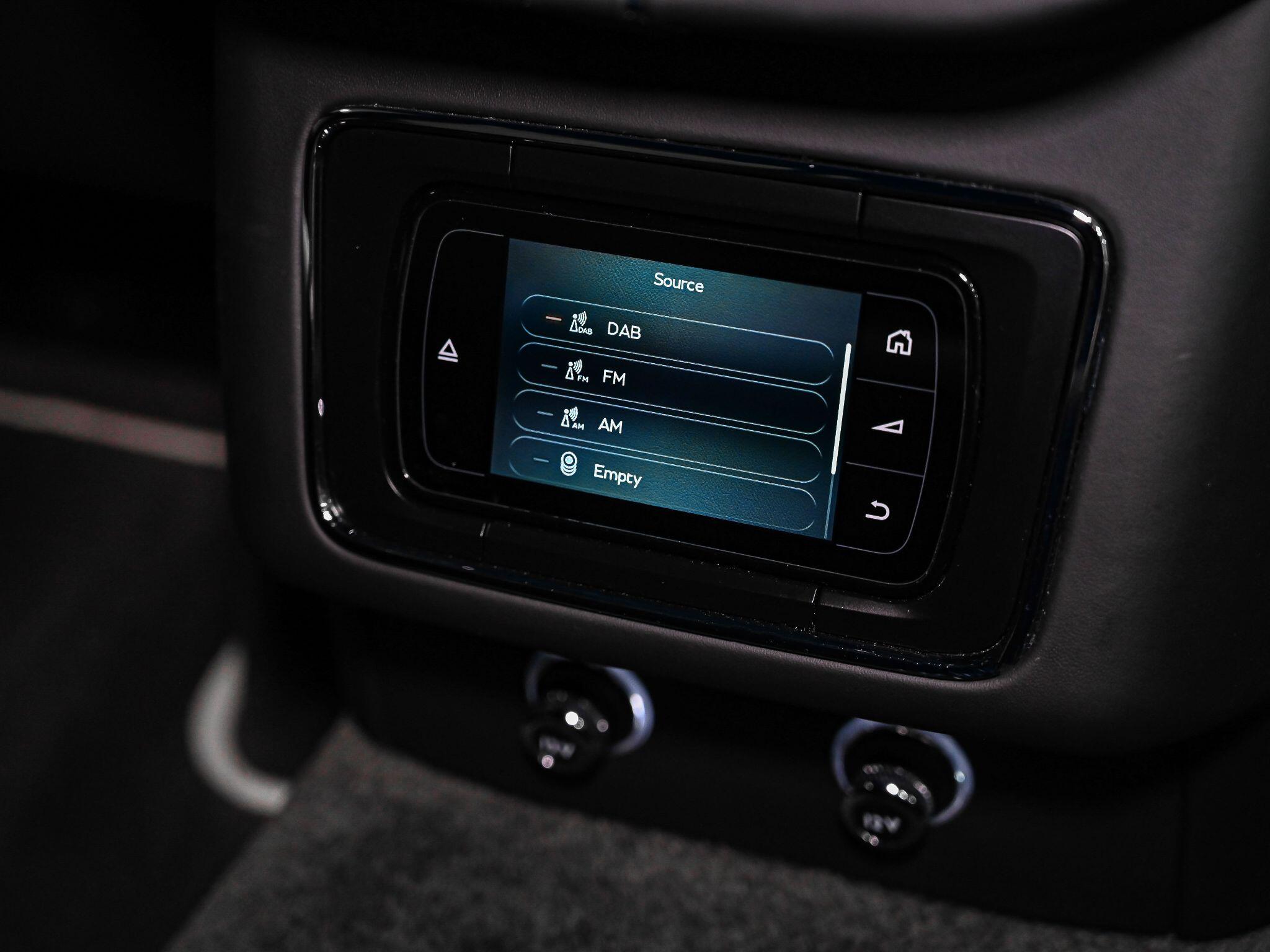 Bentley Bentayga view 44