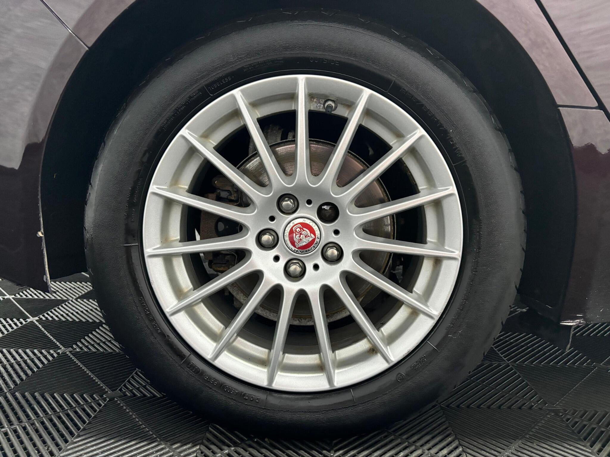 Jaguar XF view 29