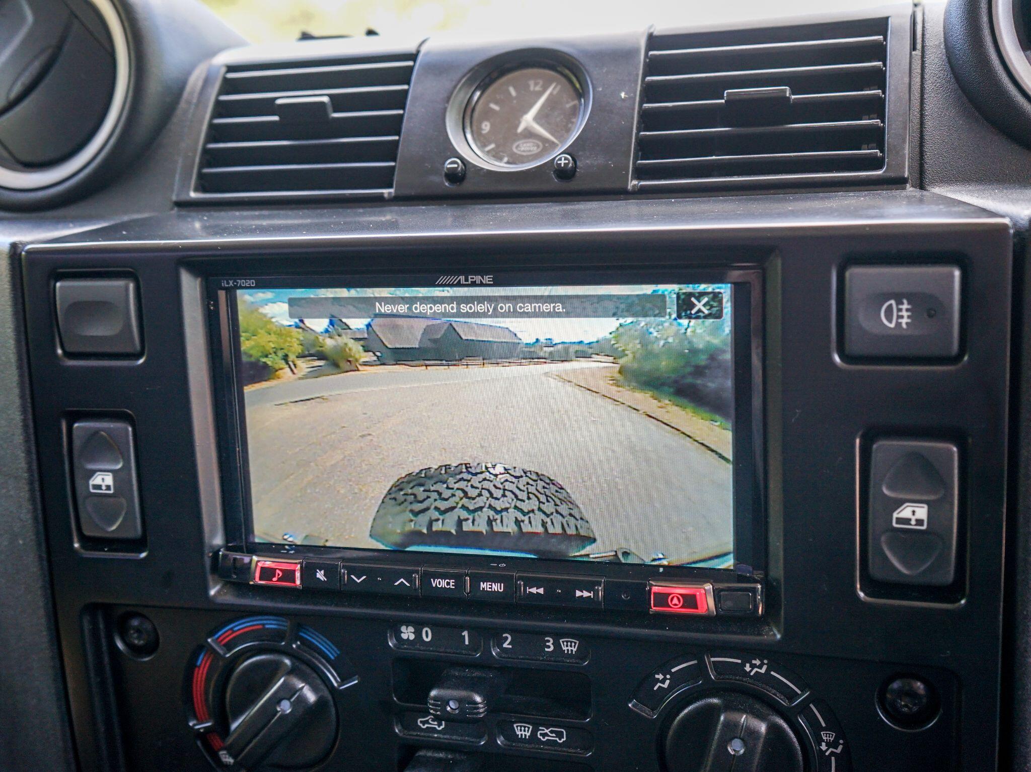 Land Rover Defender 110 view 34