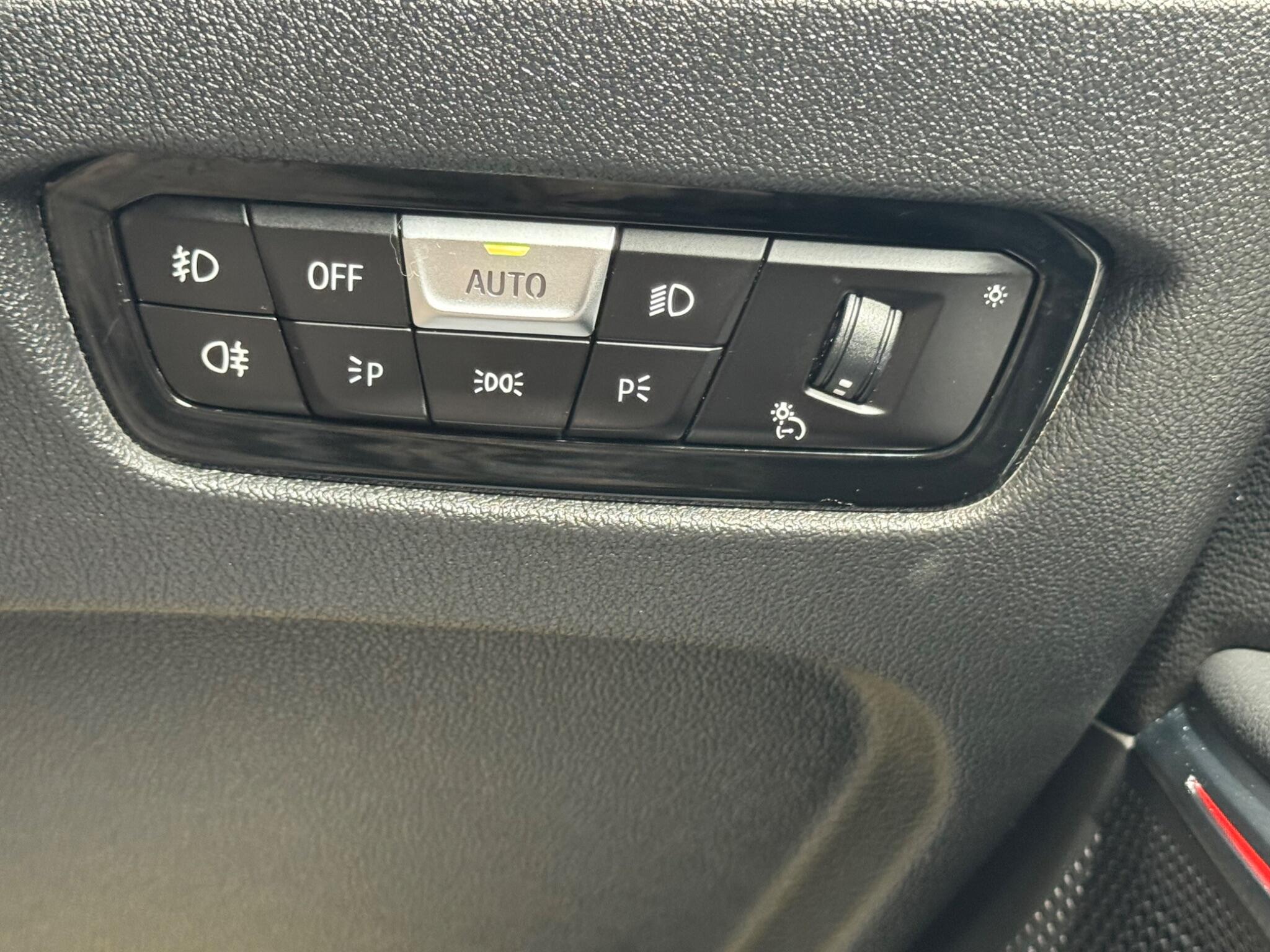 BMW 3 Series view 14