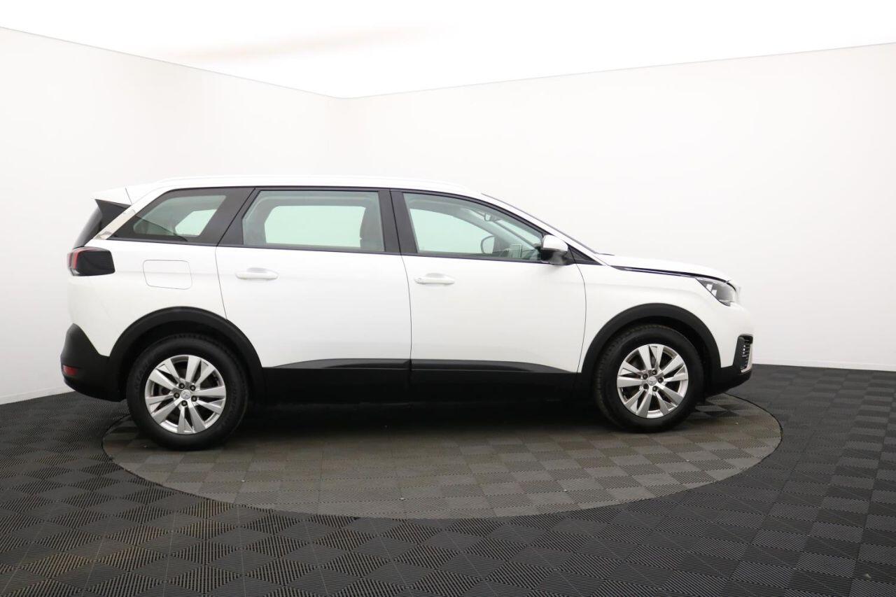 Peugeot 5008 view 2