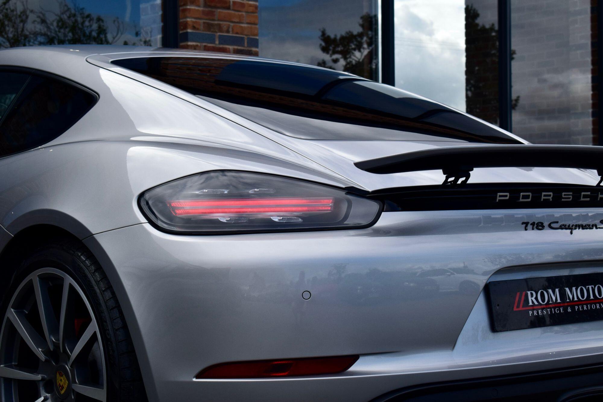 Porsche Cayman view 40