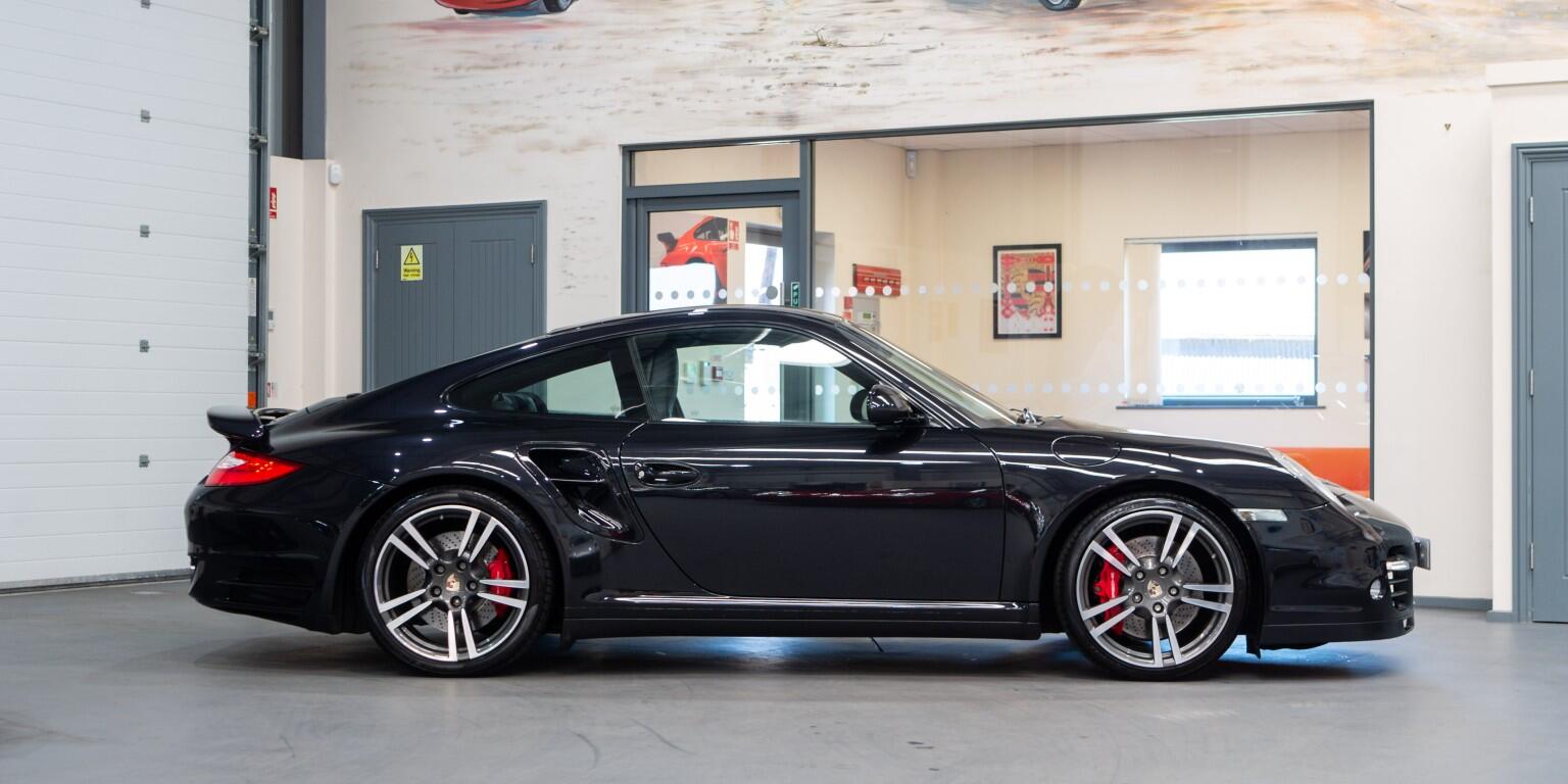 Porsche 911 view 12