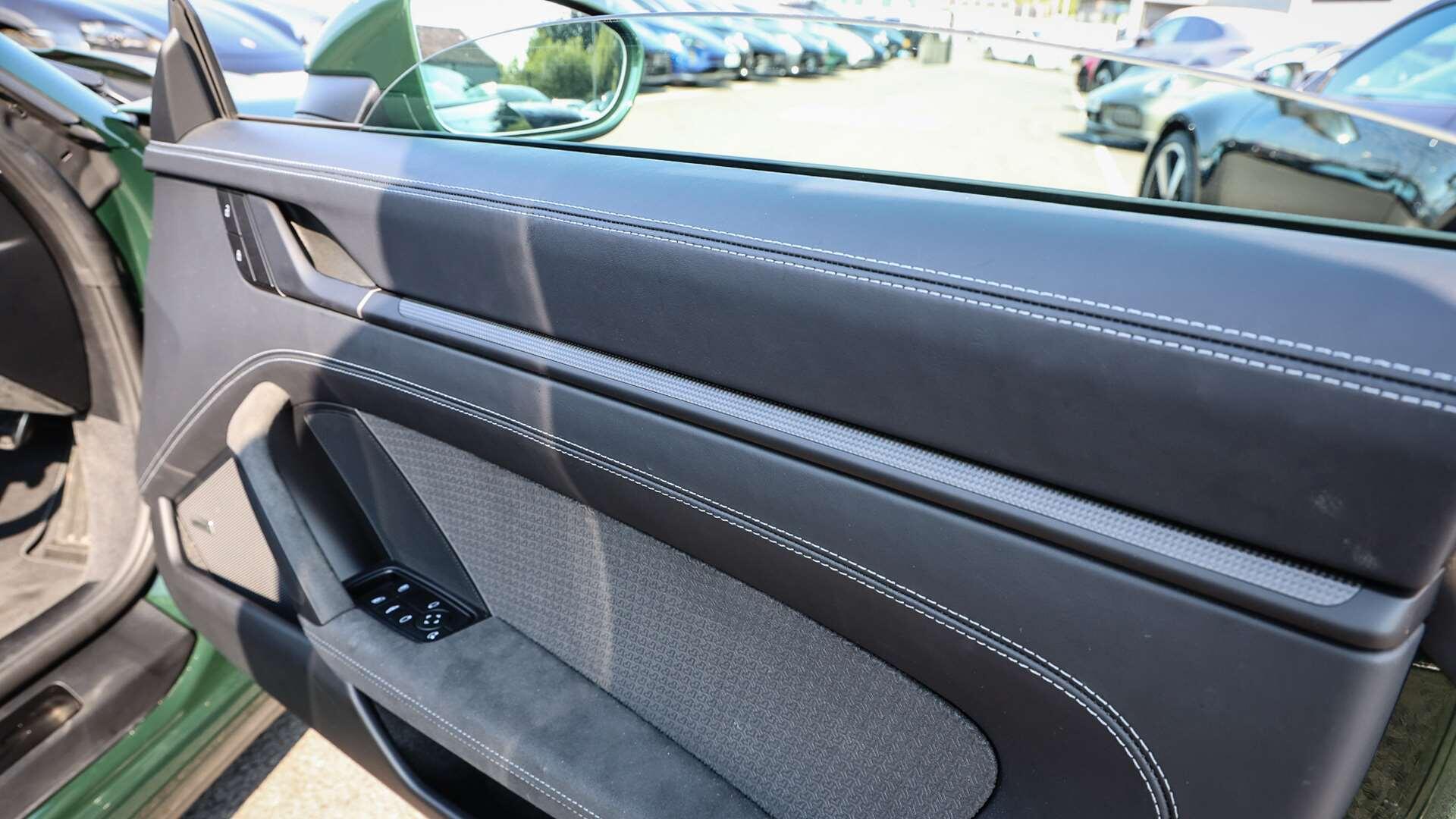Porsche 911 view 19