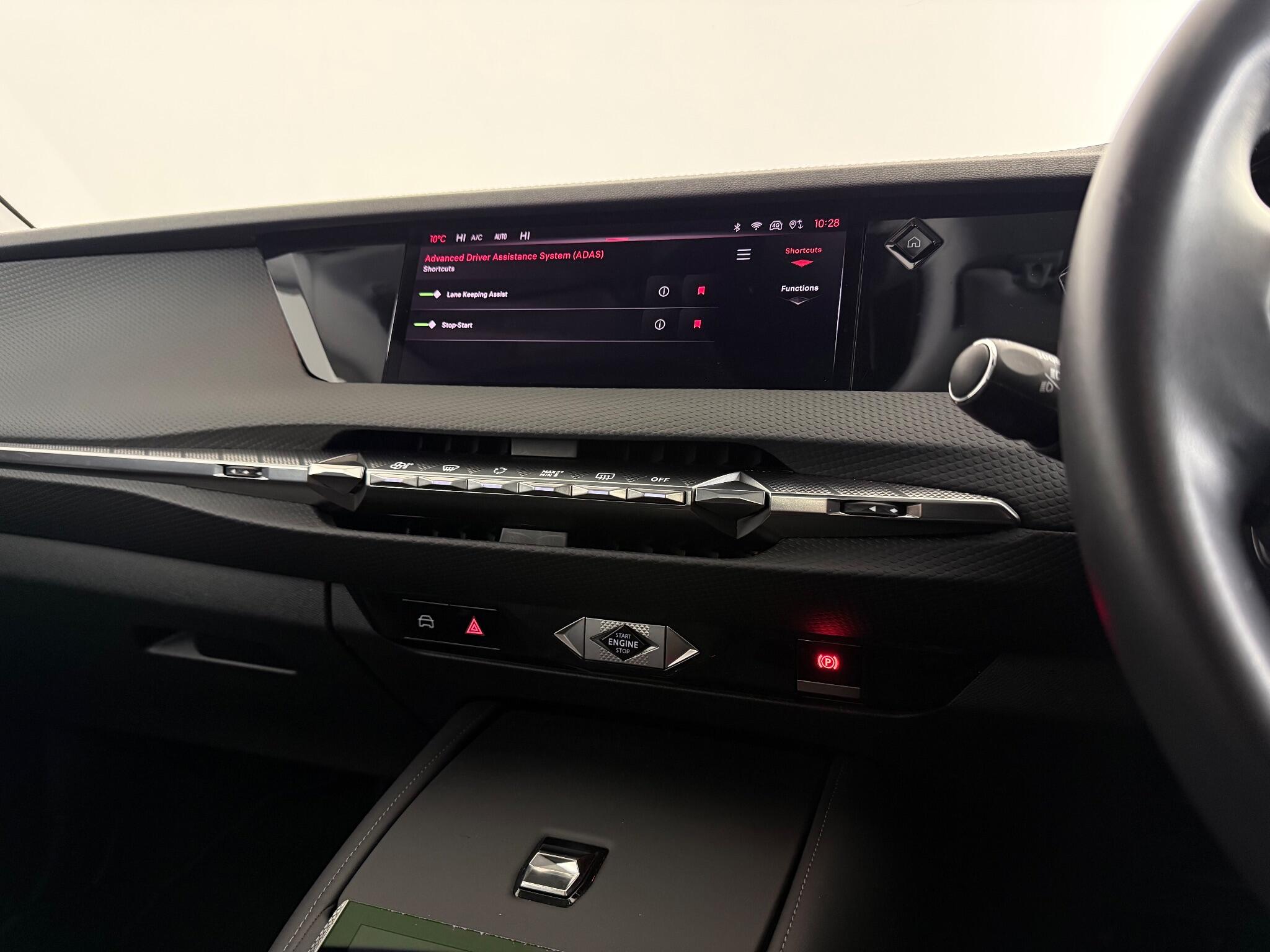 DS Automobiles DS 4 view 37