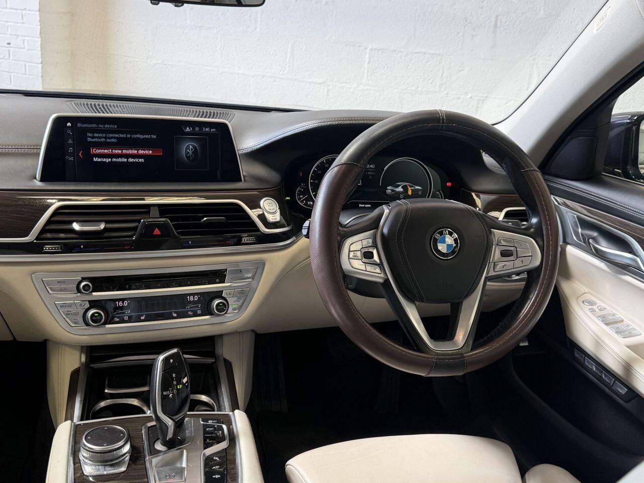 BMW 7 Series view 35
