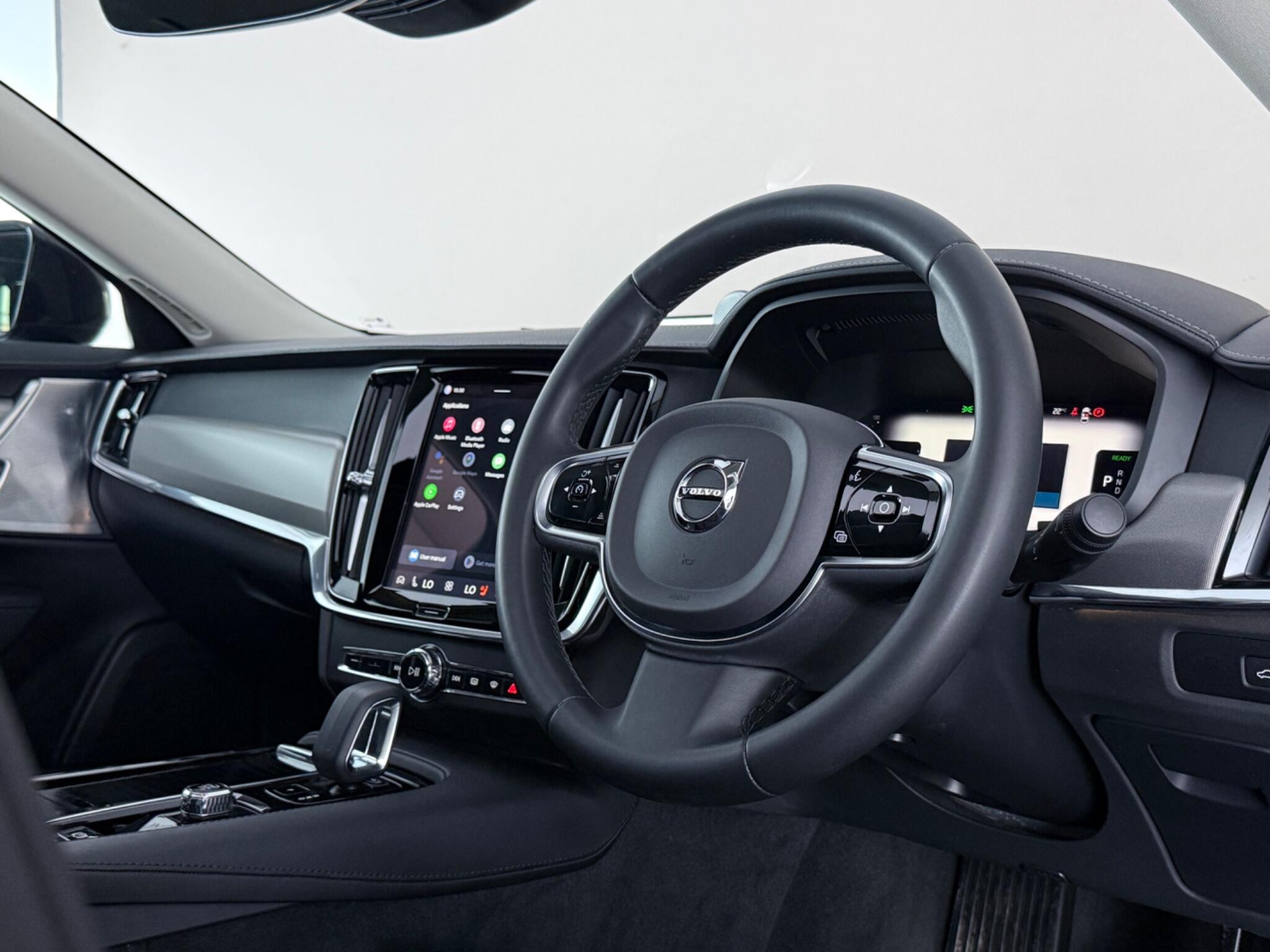 Volvo S90 view 3