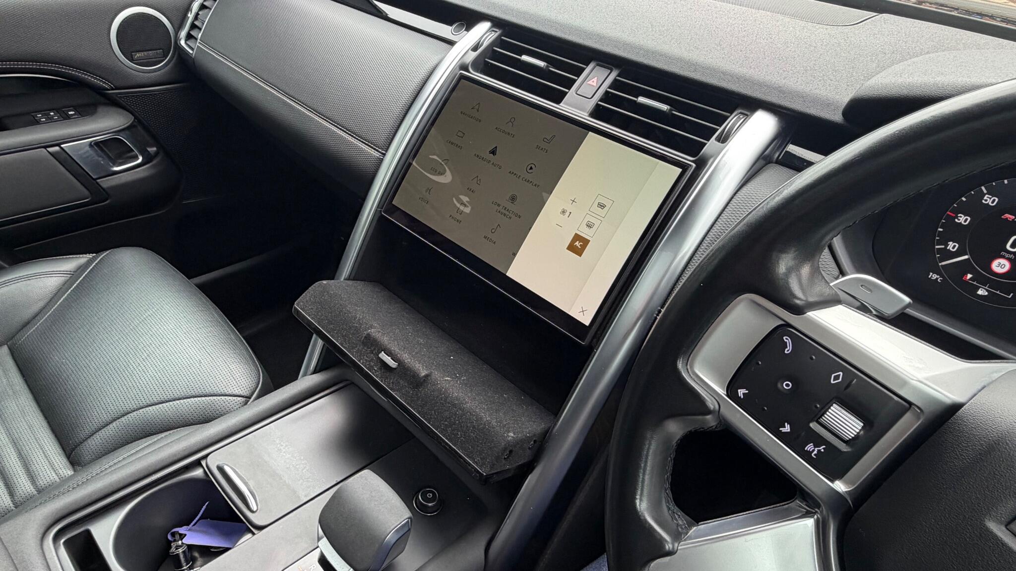 Land Rover Discovery view 15