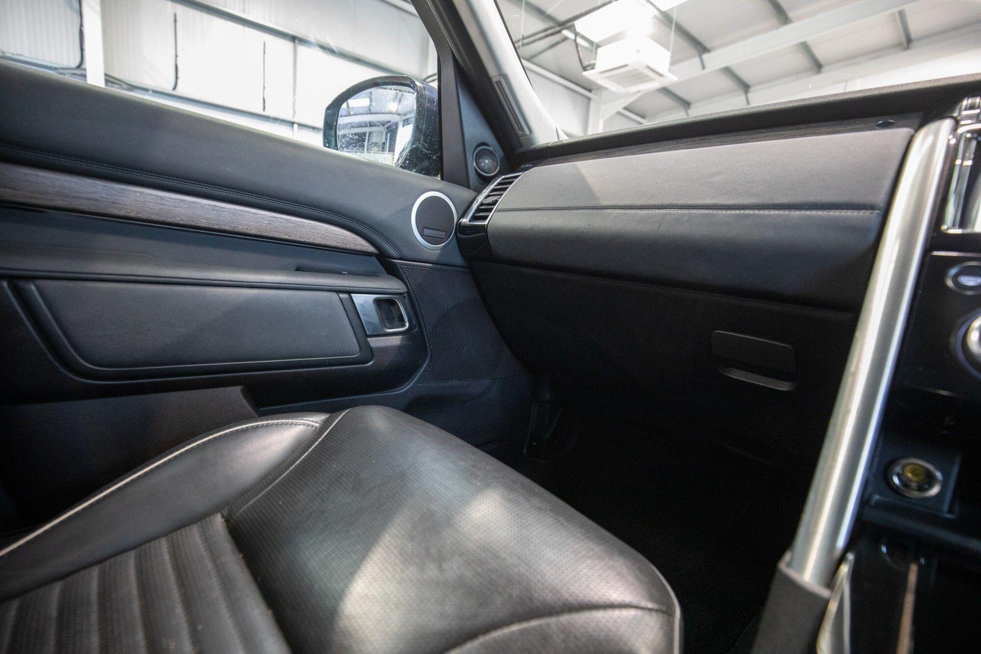 Land Rover Discovery view 28