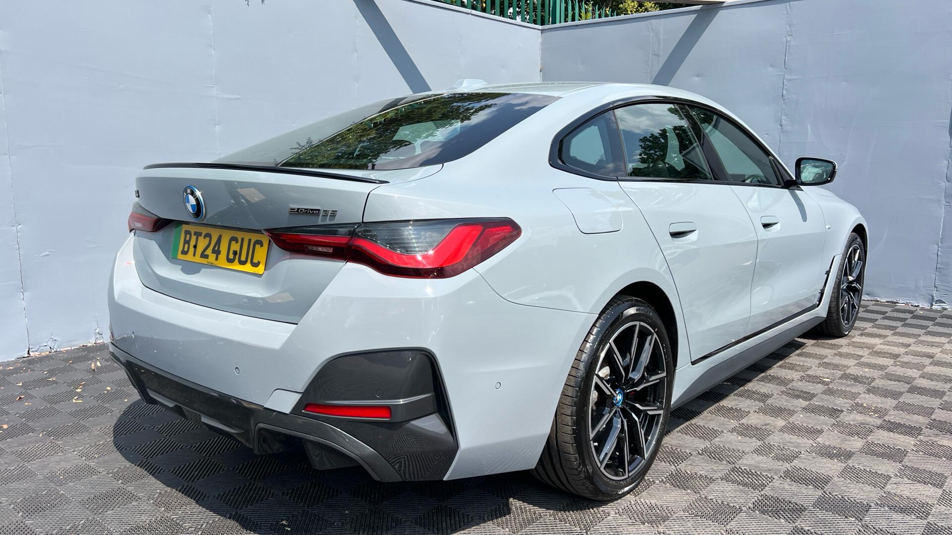 BMW I4 view 27