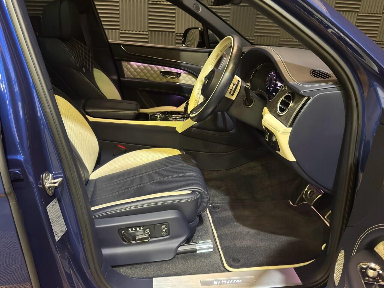 Bentley Bentayga view 8