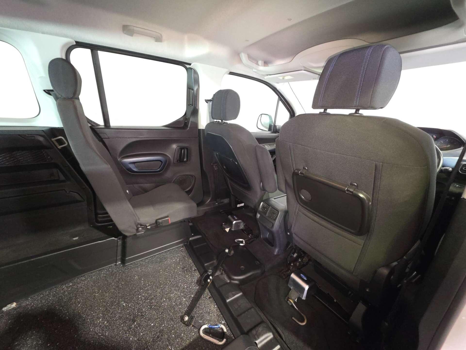 Peugeot Rifter view 36
