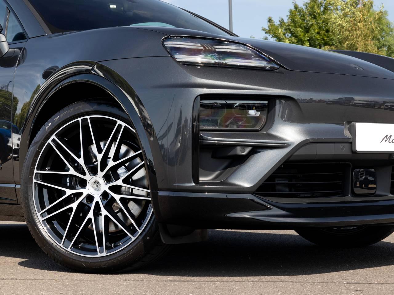 Porsche Macan view 33