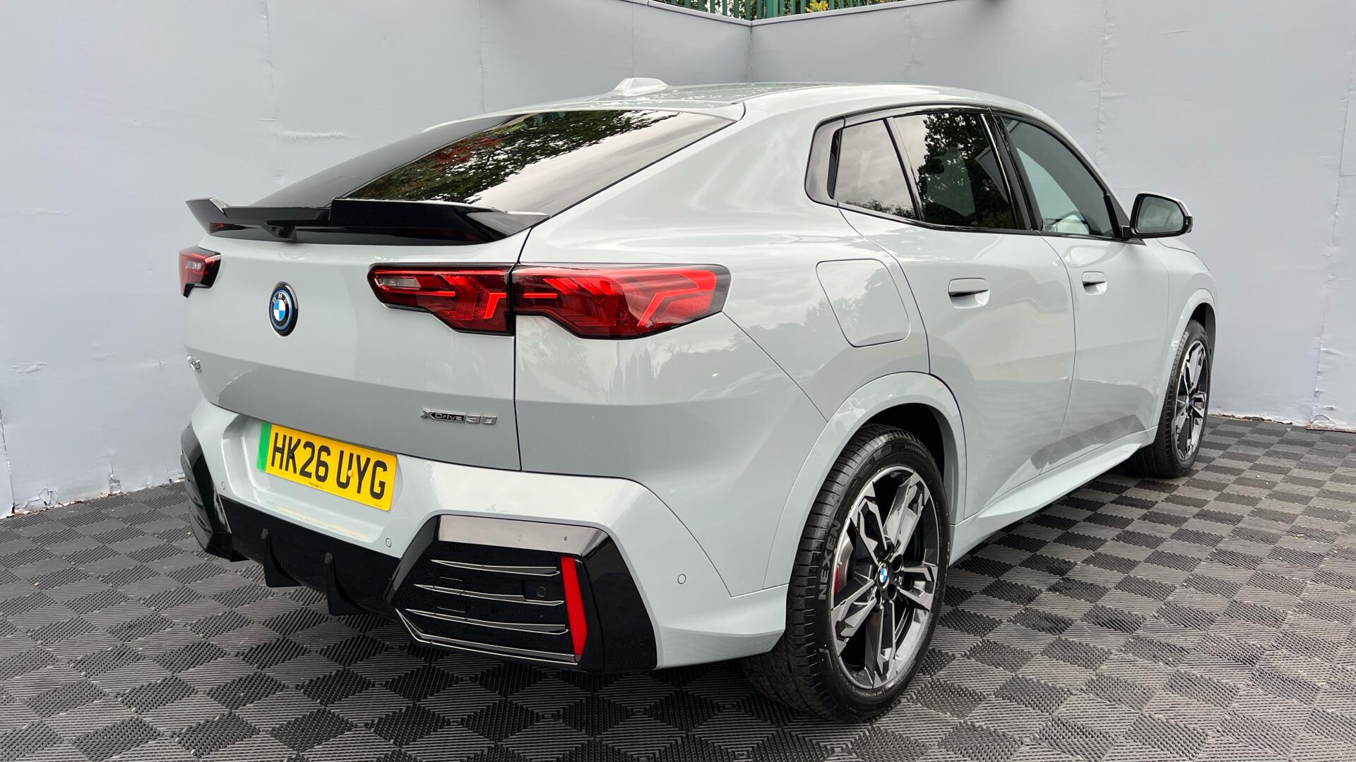 BMW Ix2 view 27