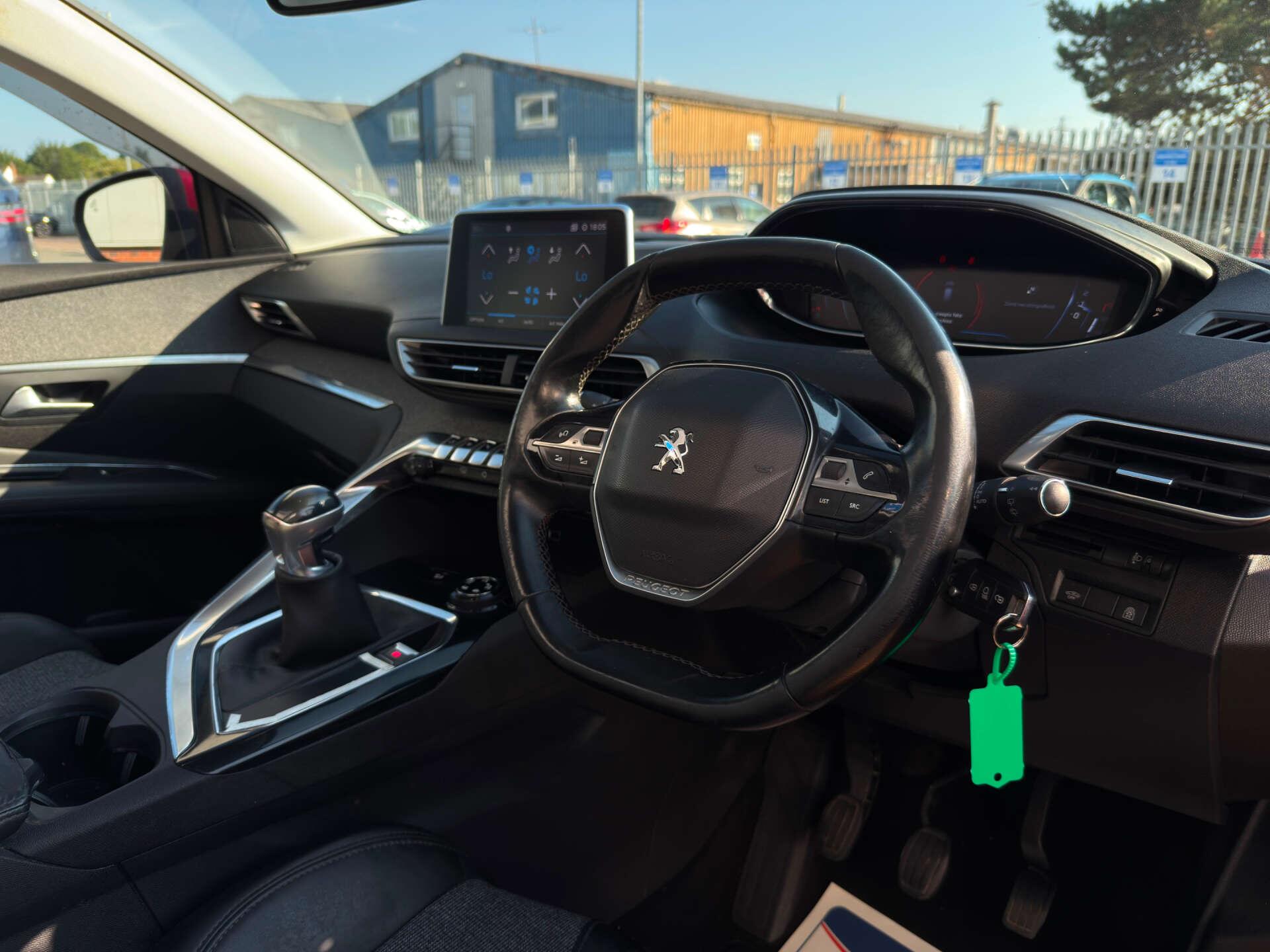 Peugeot 3008 view 13