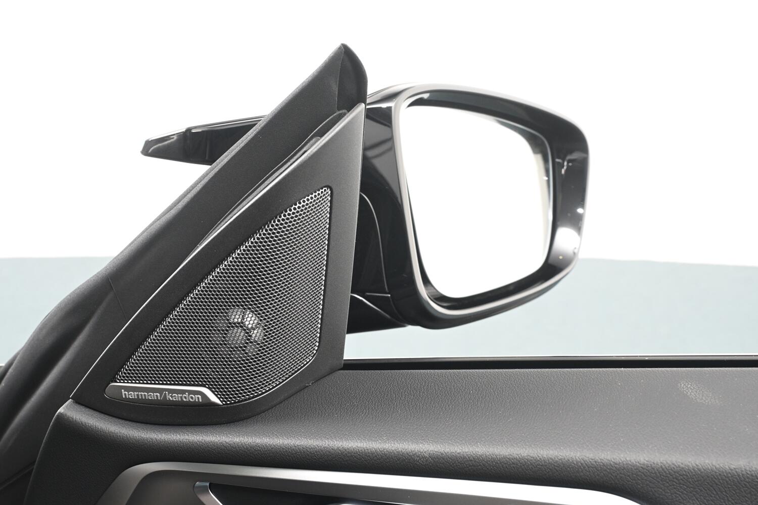 BMW i4 view 30