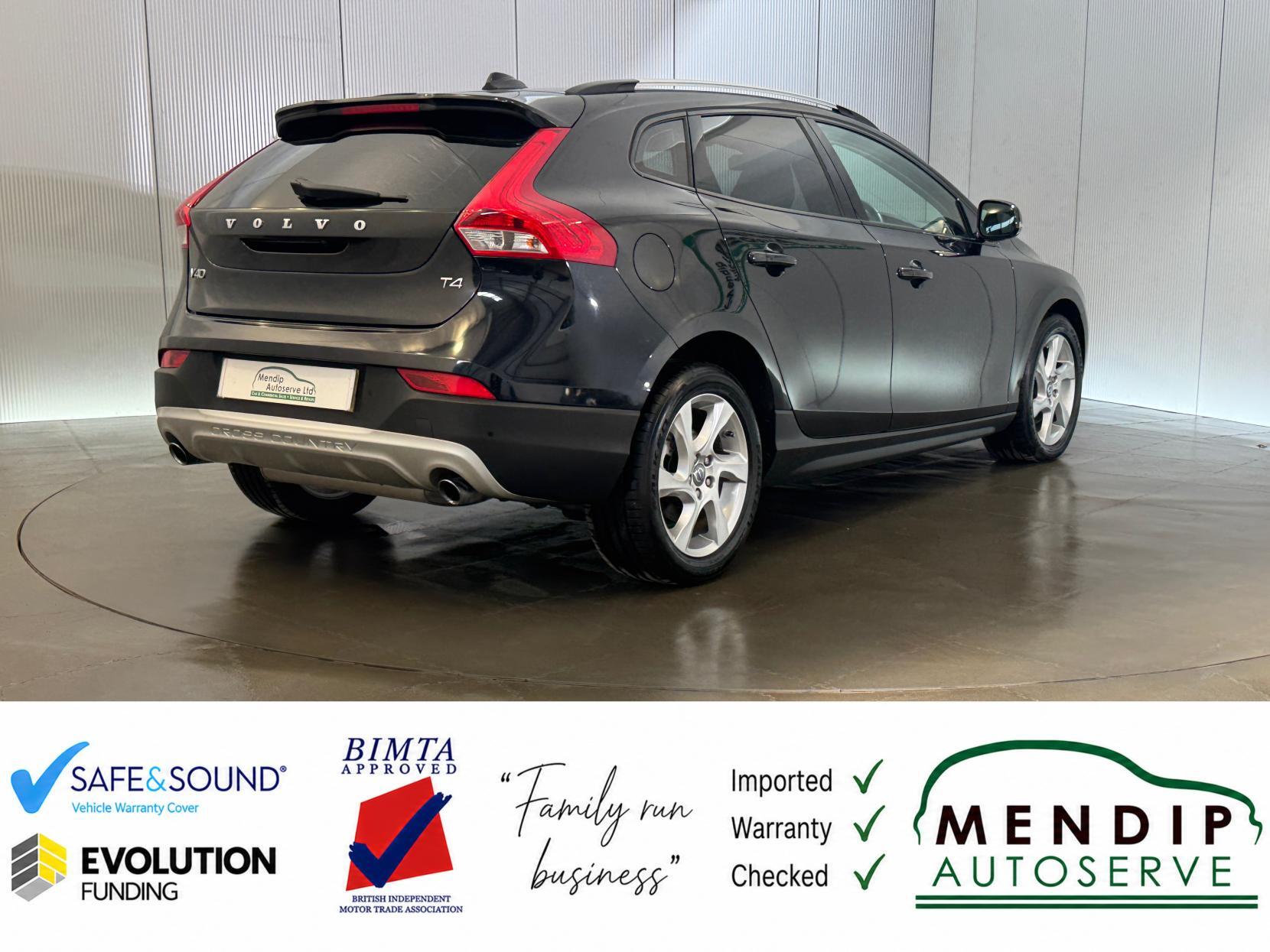 Volvo V40 Cross Country view 21