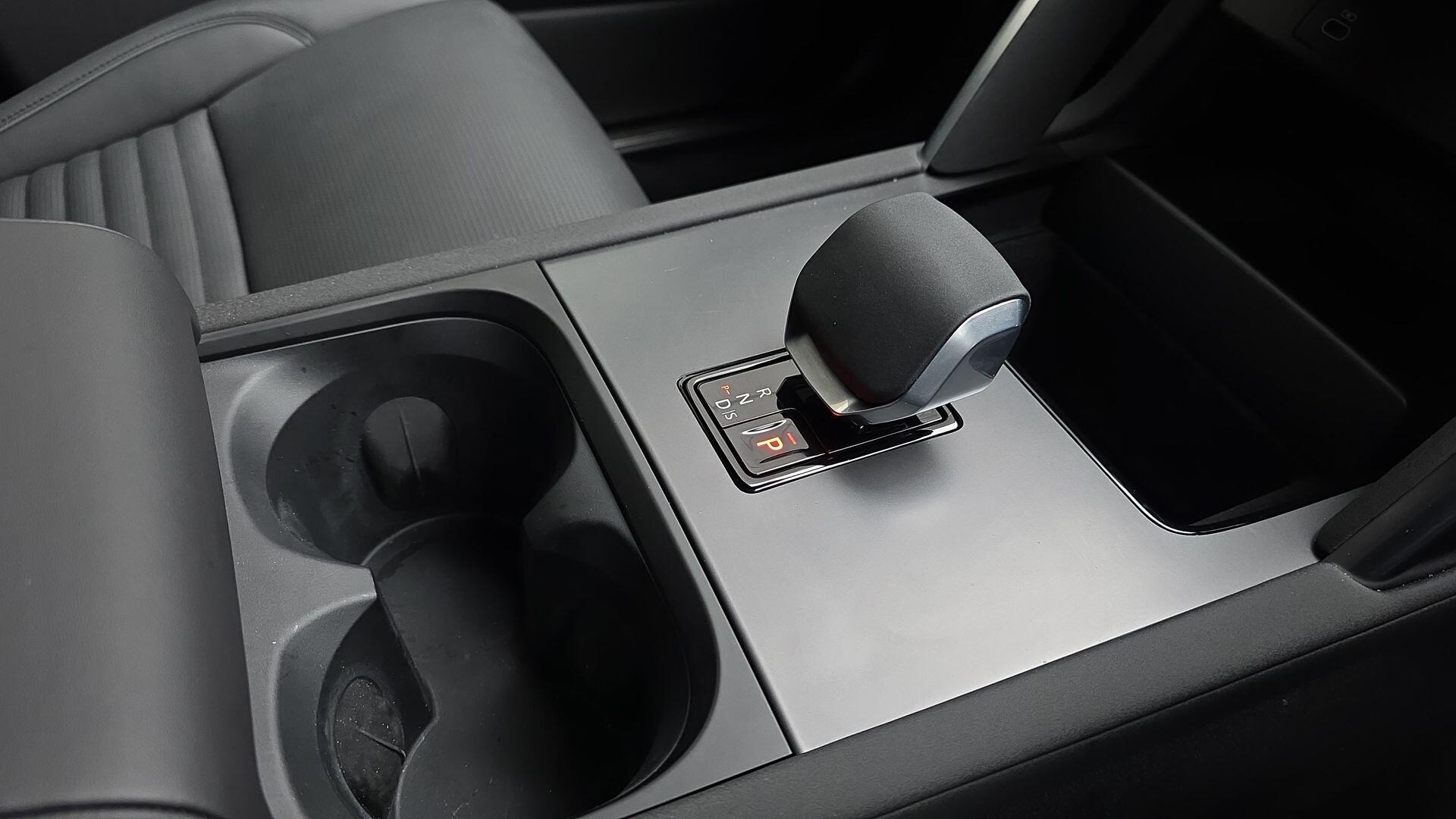 Land Rover Discovery Sport view 13
