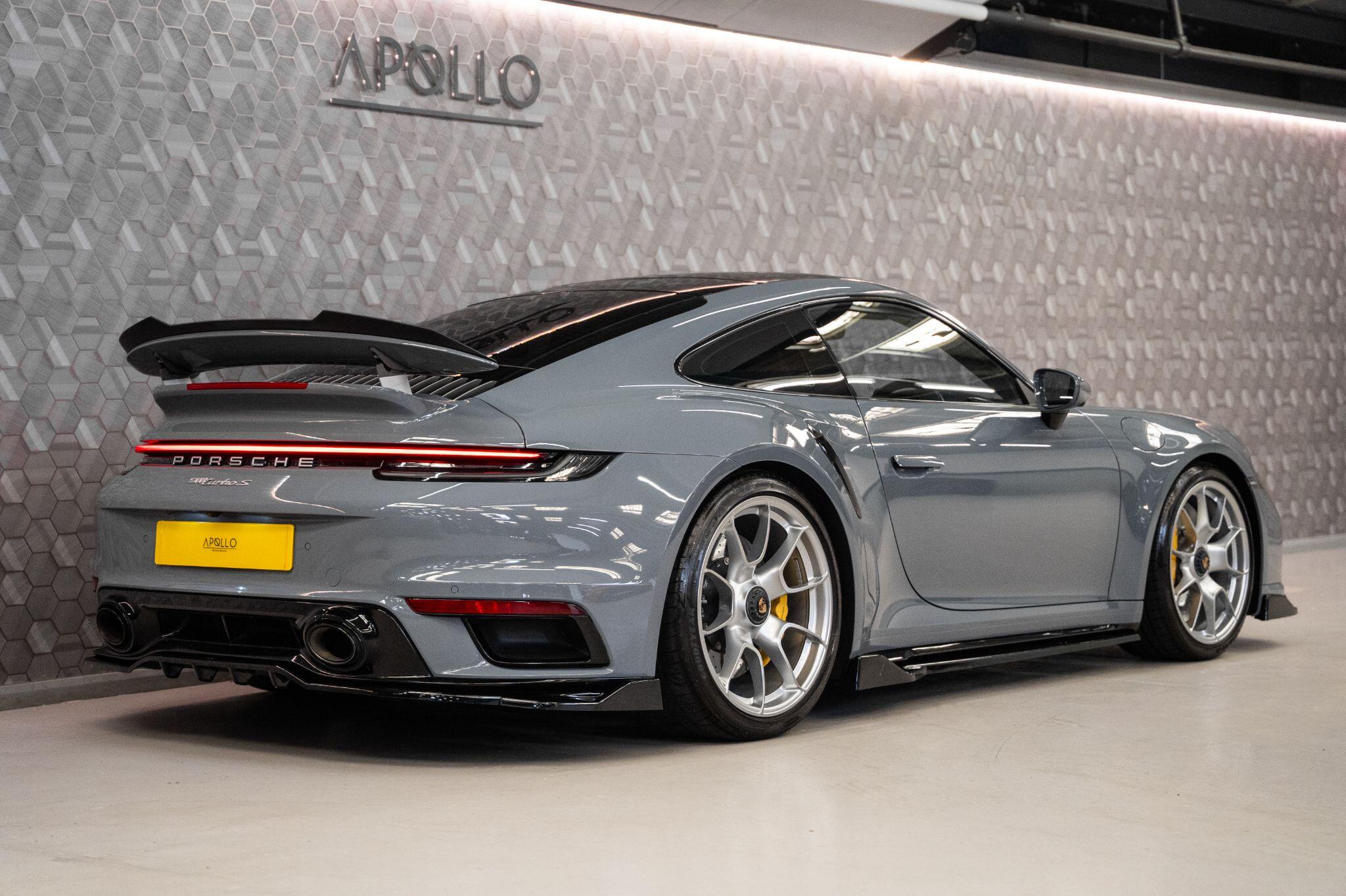 Porsche 911 view 7