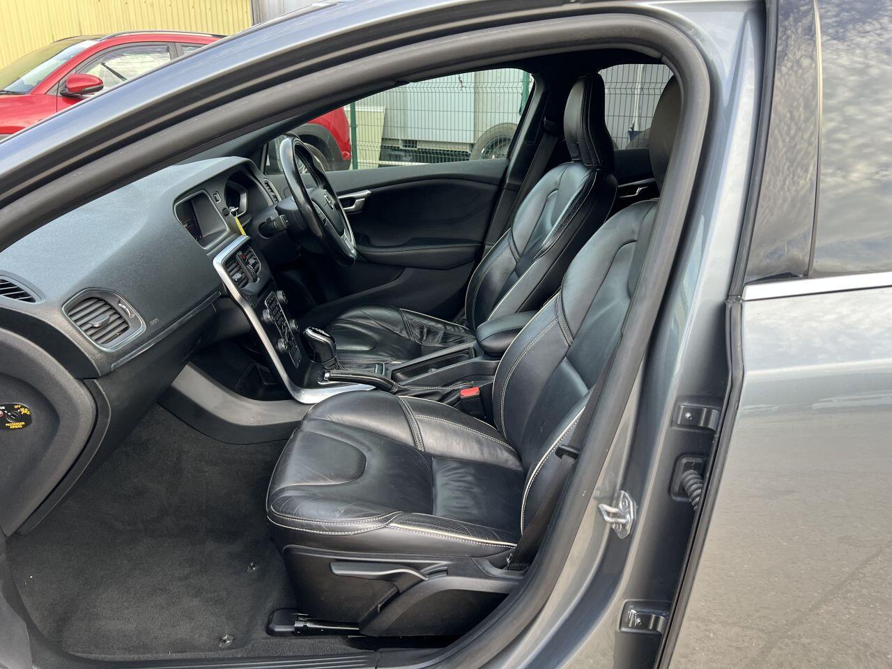 Volvo V40 view 22