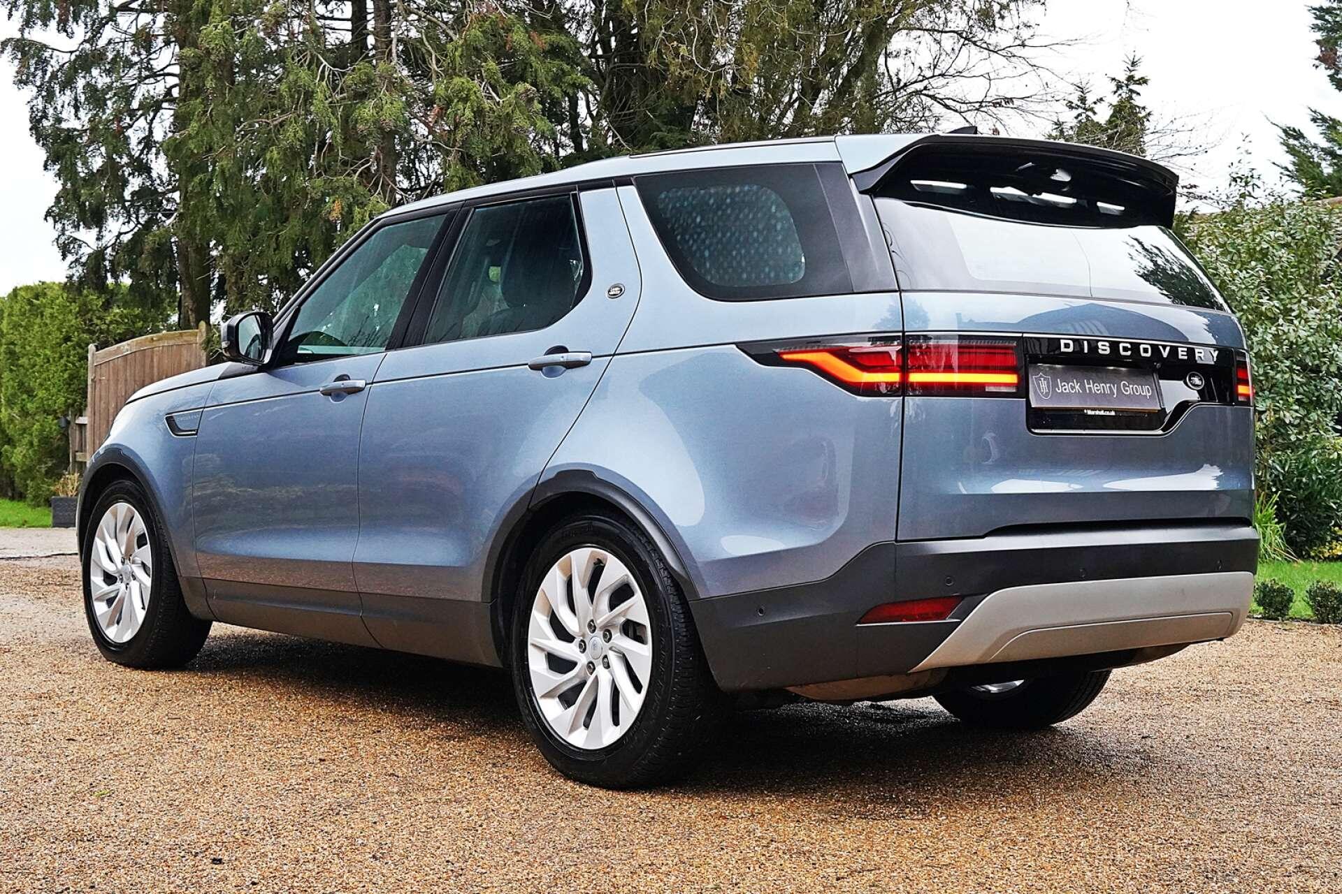 Land Rover Discovery view 4