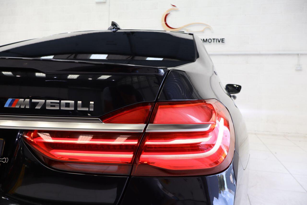 BMW 7 Series view 10