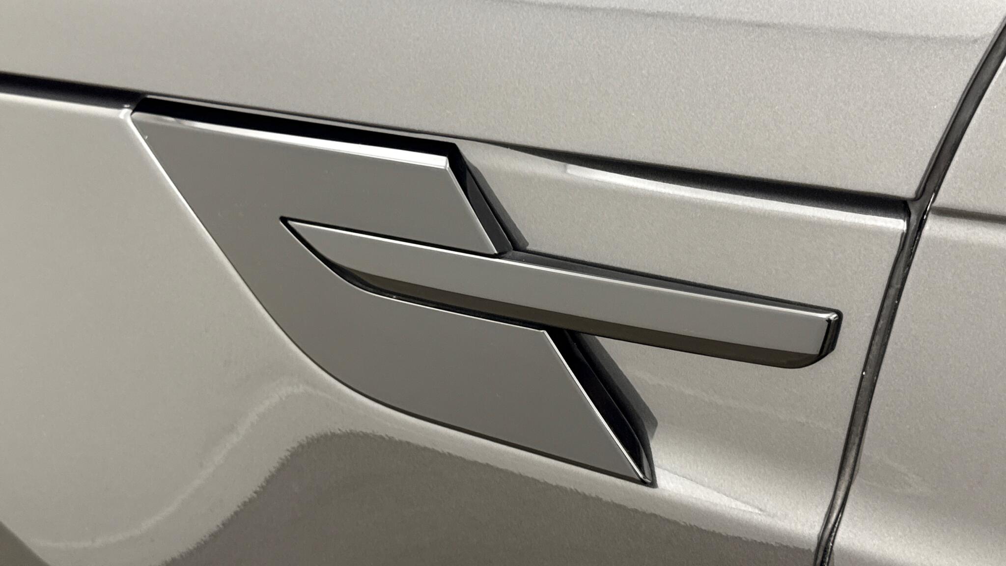 Land Rover Range Rover Sport view 20