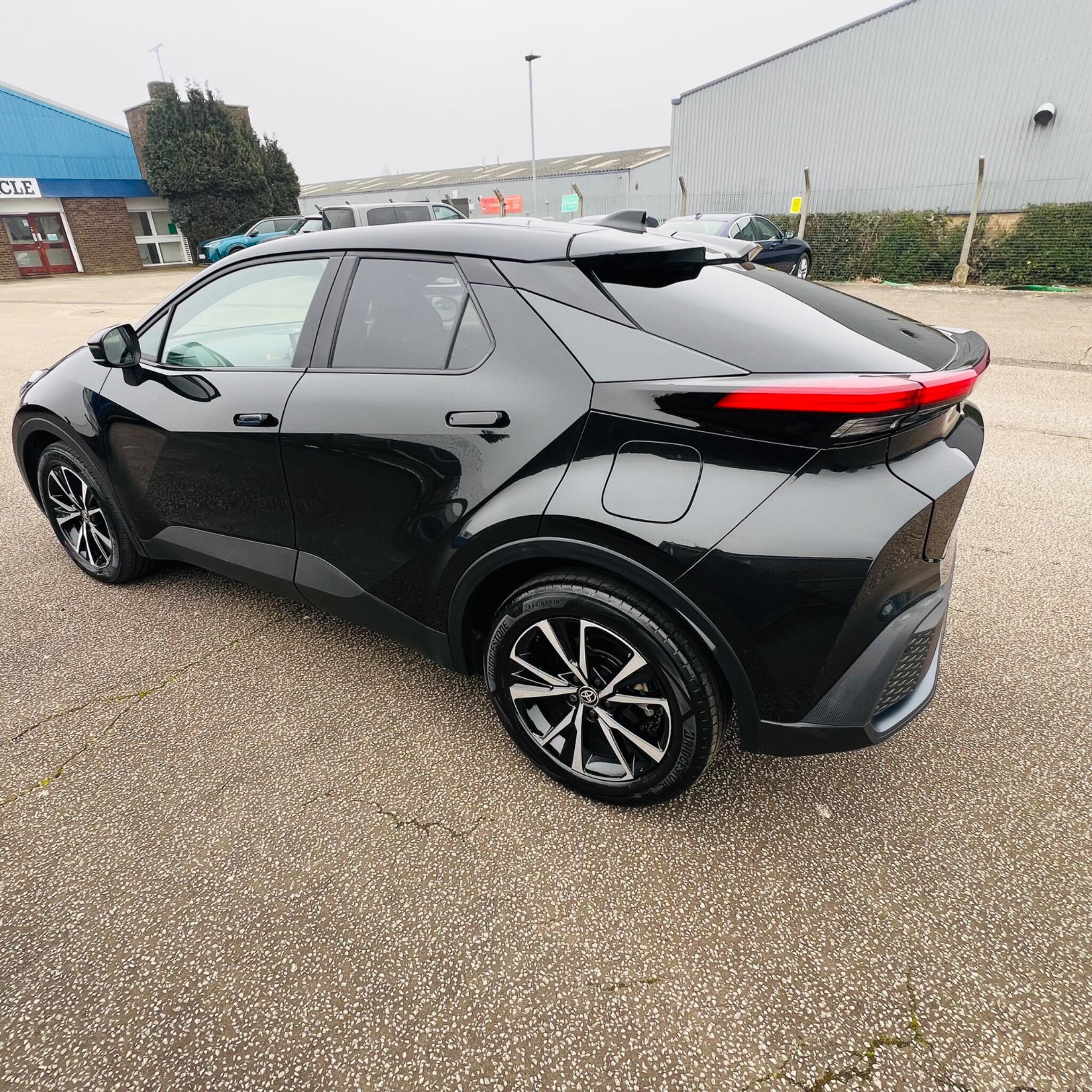 Toyota C-HR view 8