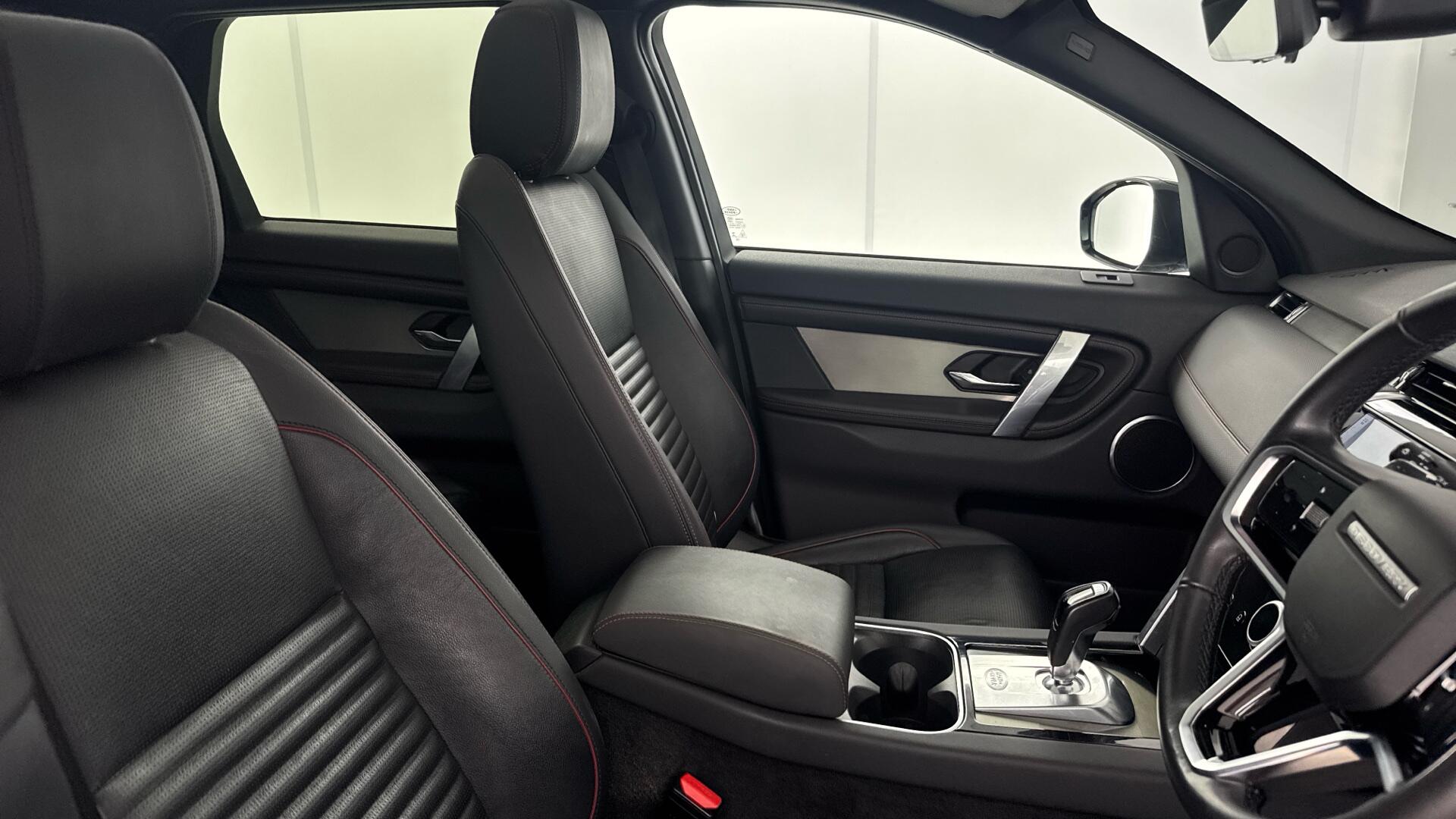 Land Rover Discovery Sport view 16